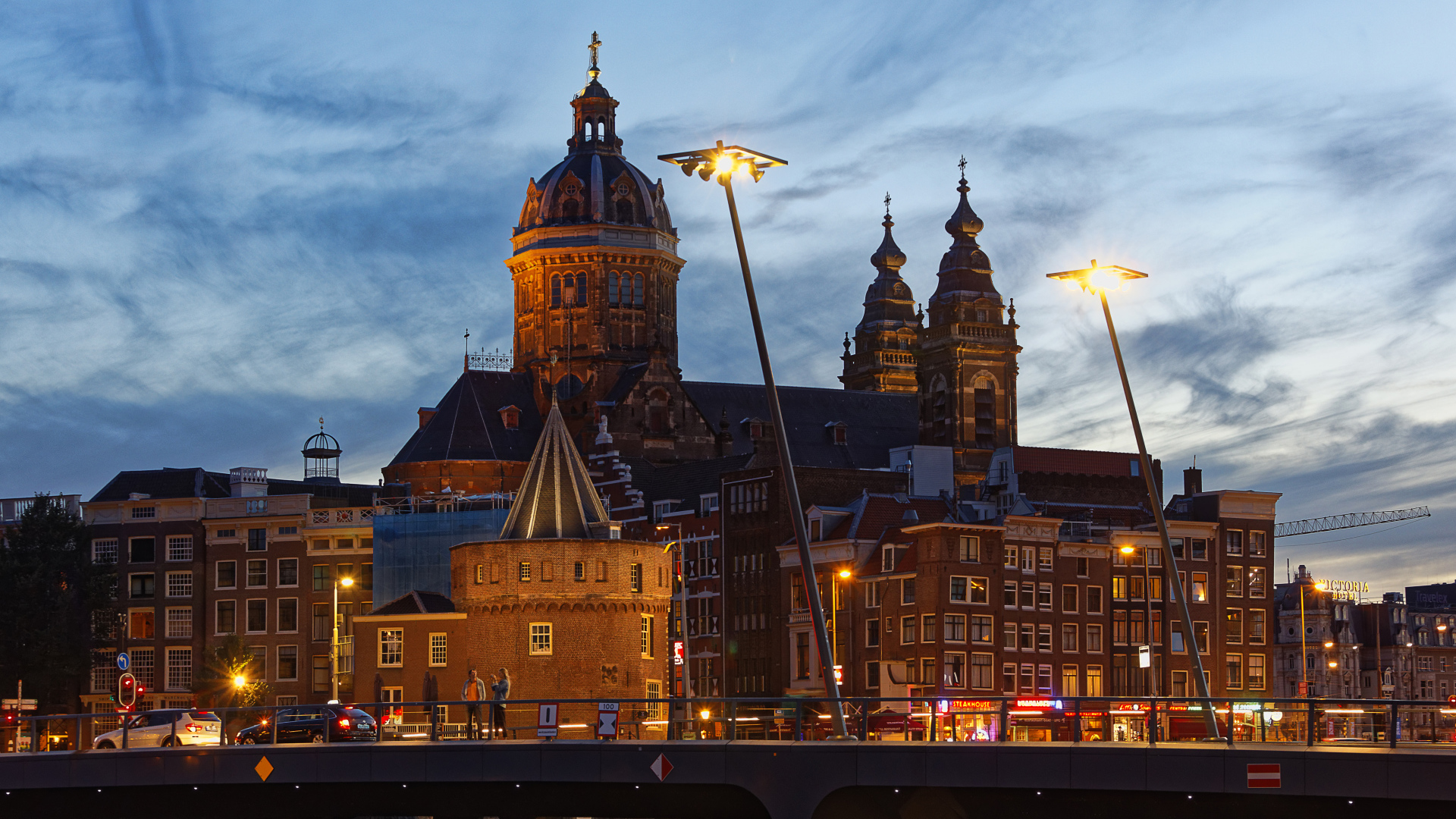 Средневековая церковь Святого Николая в Амстердаме. Нидерланды