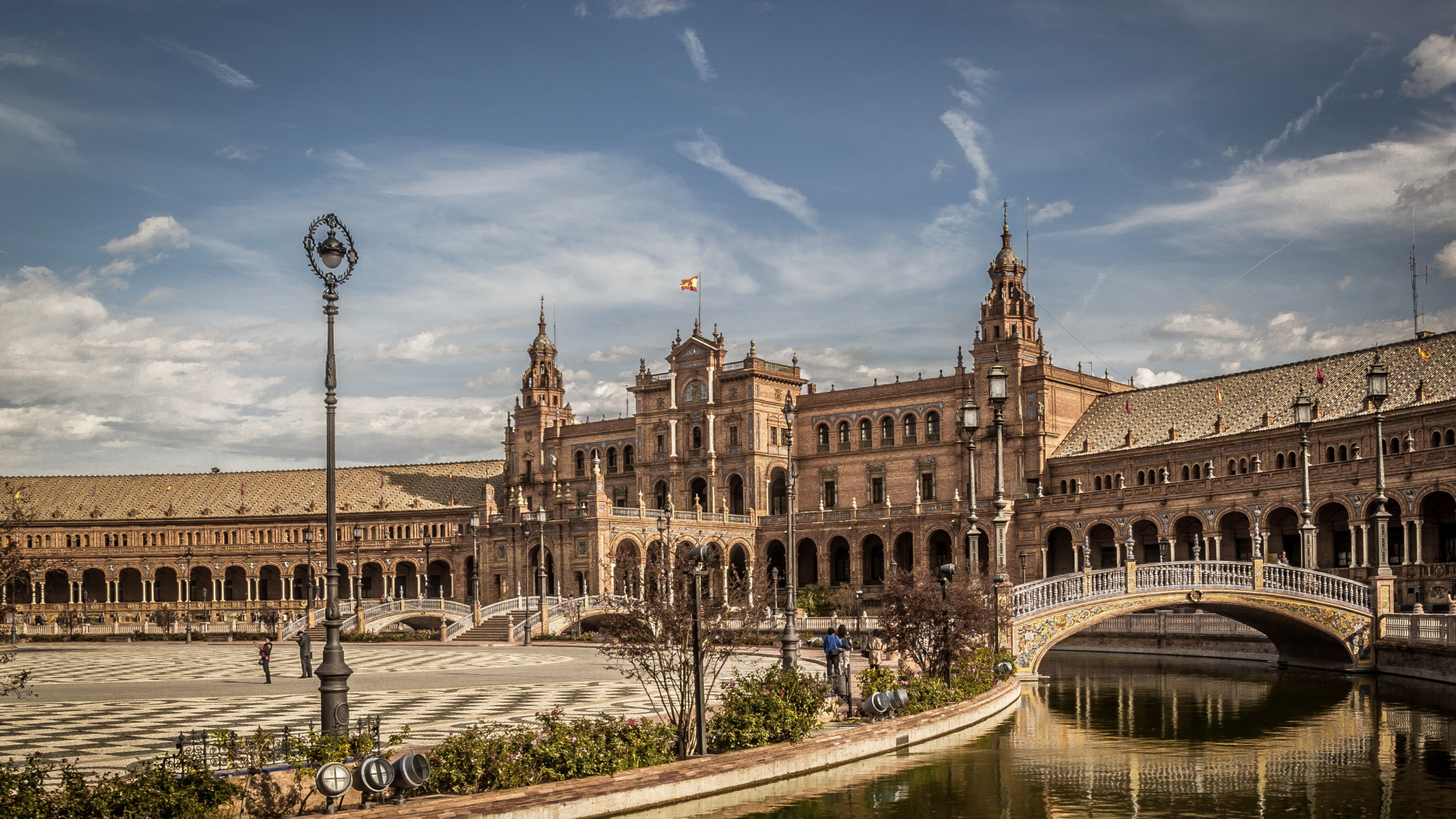 Дворец на центральной площади в городе Севилья,  Испания