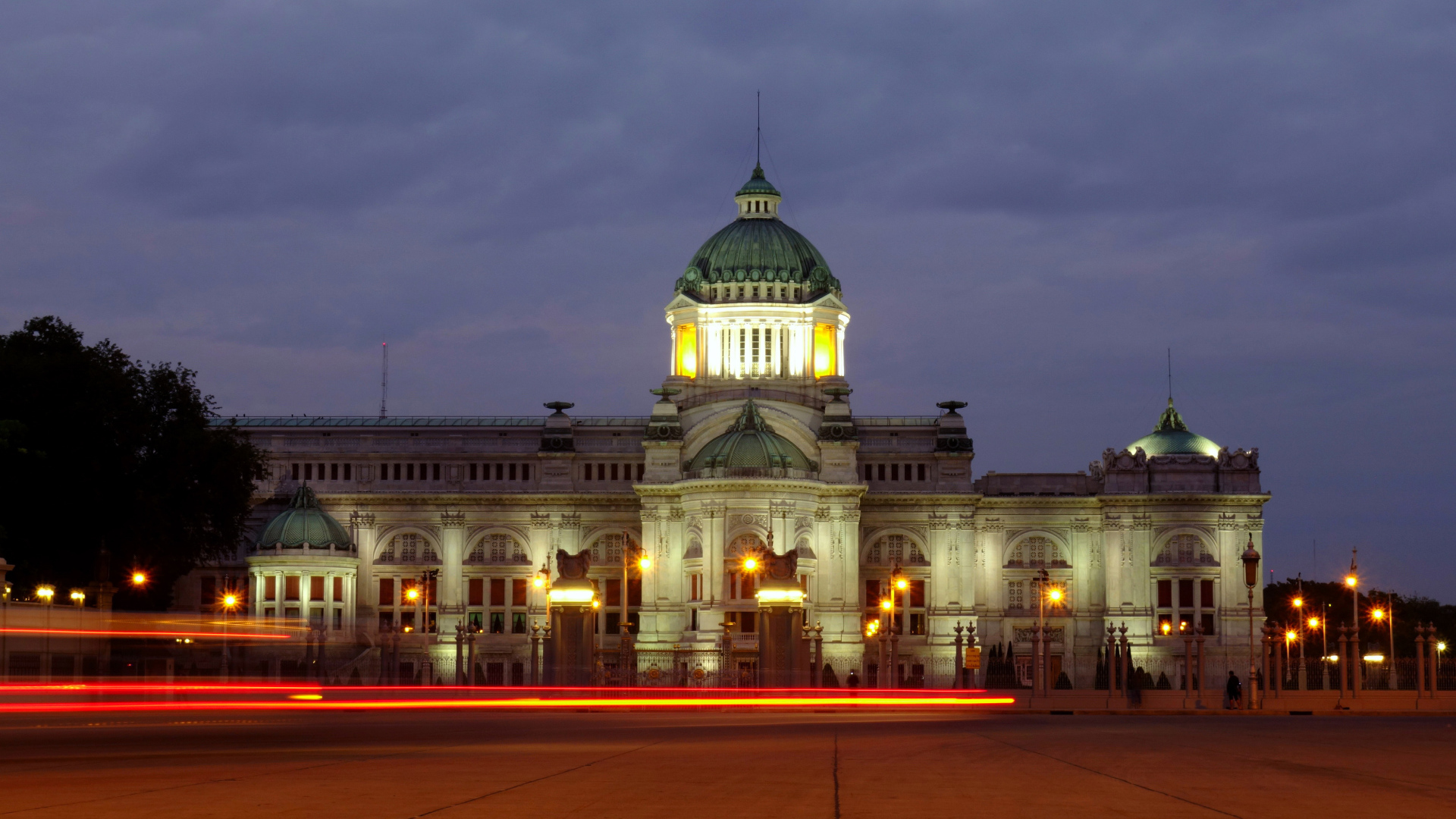 Здание Тронного зала Ананда-Самакхом, Тайланд 