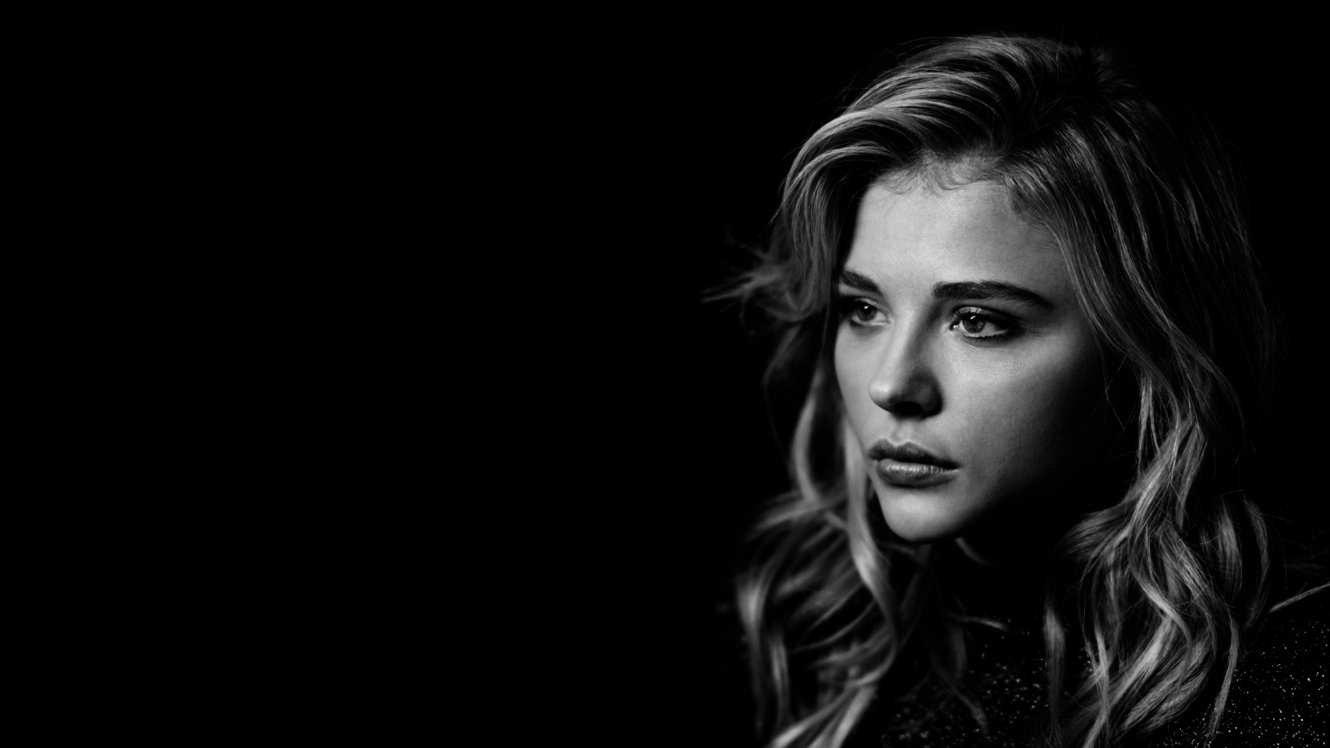 Актриса Хлоя Грейс Морец черно белое фото