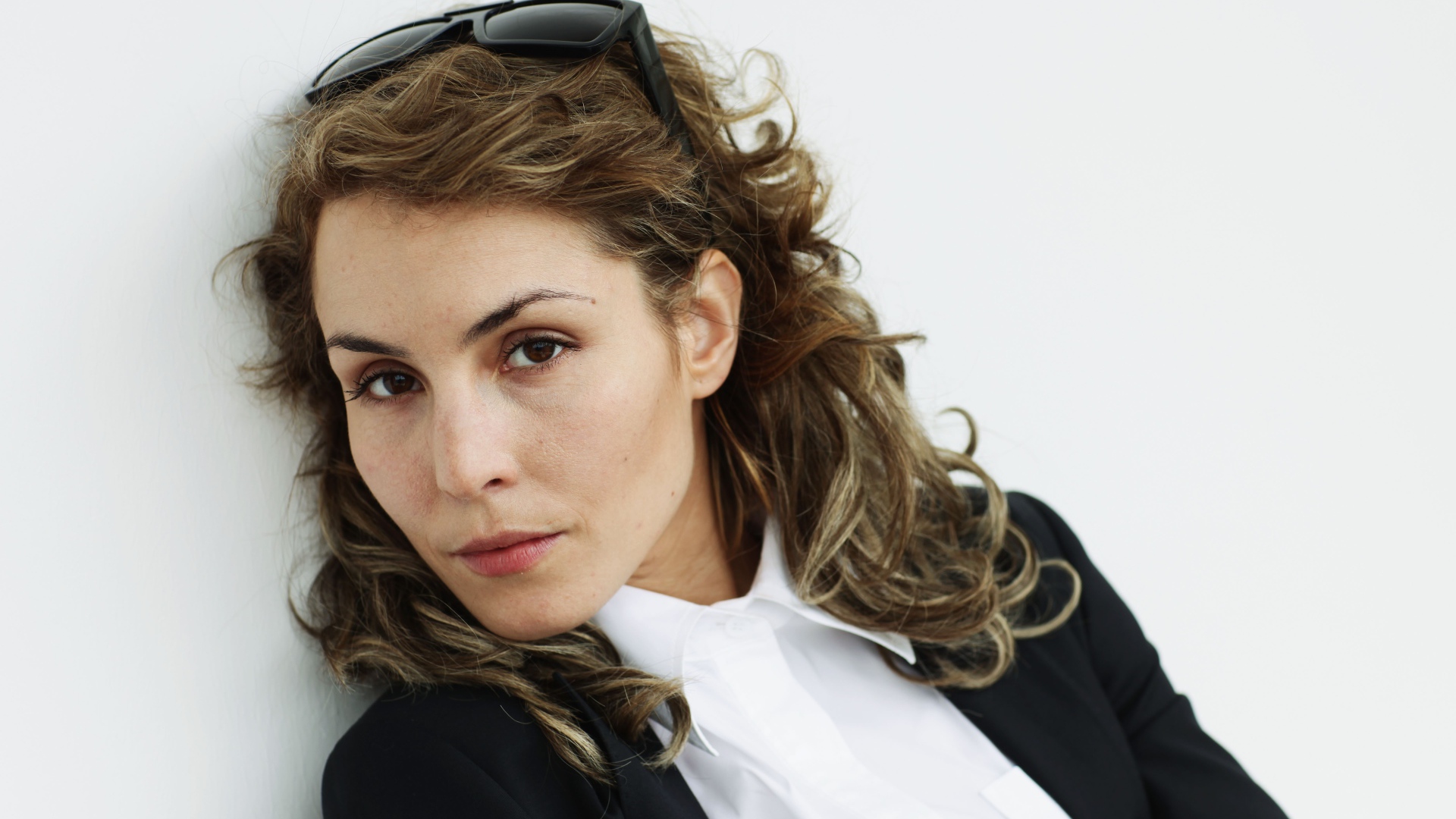 Actress Numi Rapas with black glasses on her head