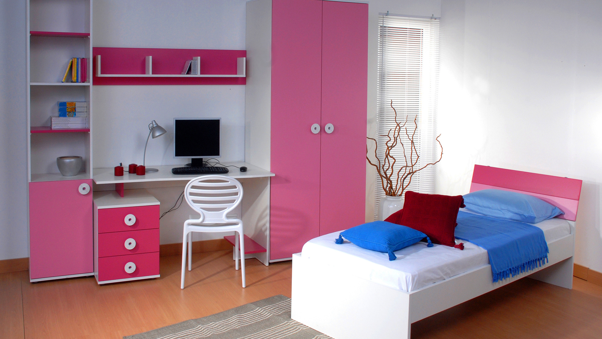 Детская спальная комната в нежном розовом цвете