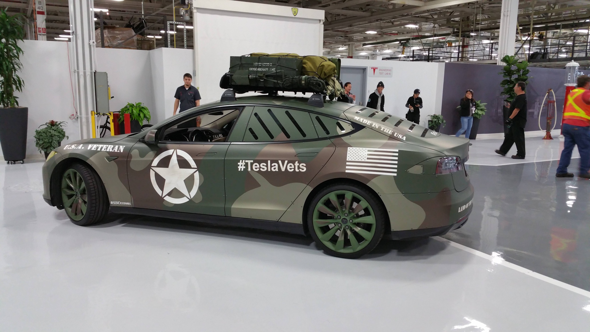 Электромобиль  Tesla Model S Military 