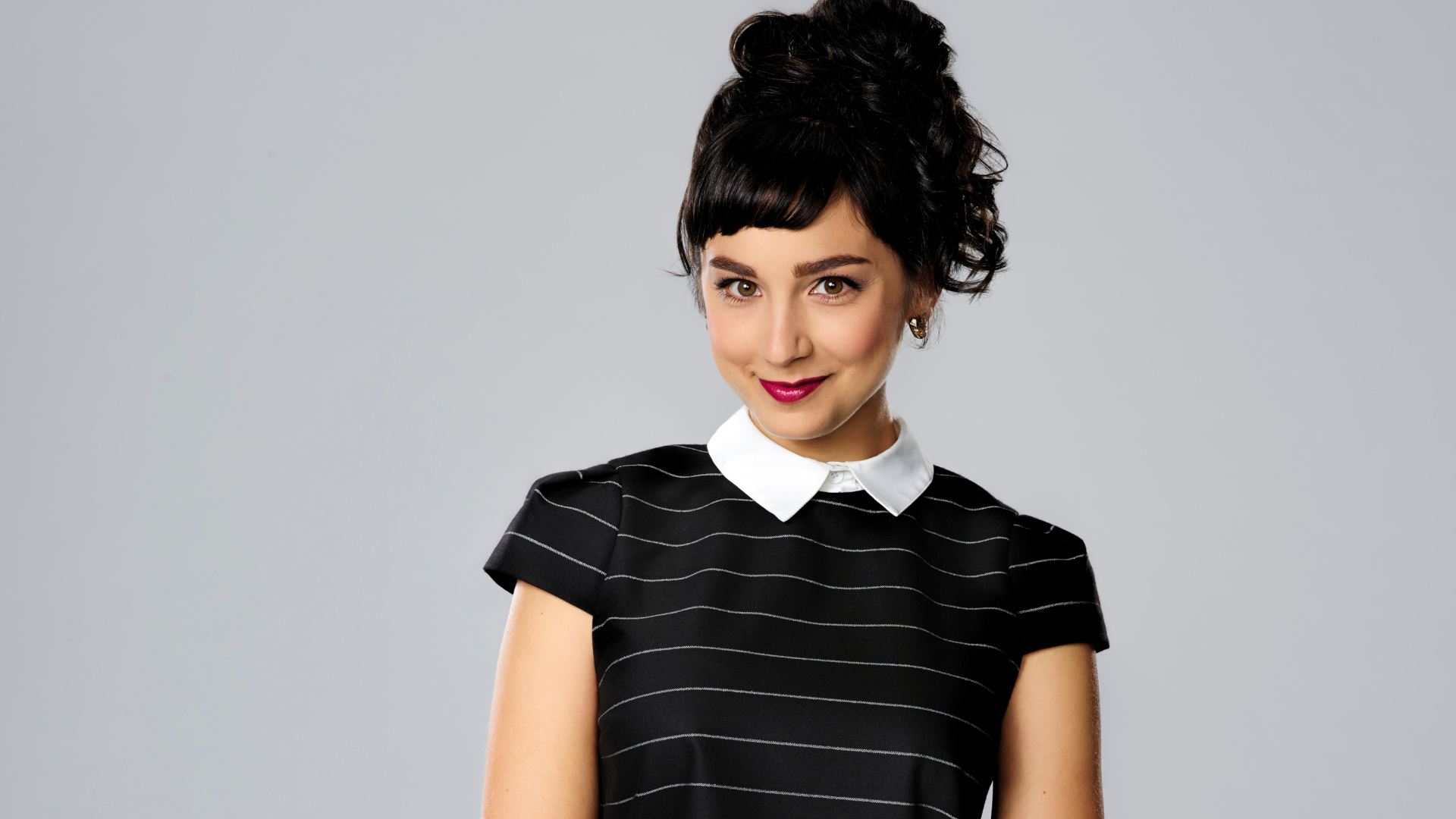 Молодая актриса брюнетка Молли Эфраим 