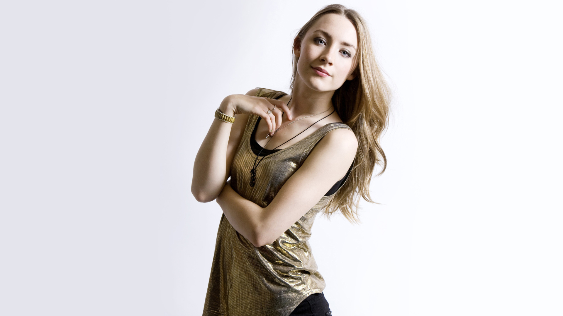 Молодая красивая актриса Сирша Ронан, фото на белом фоне 