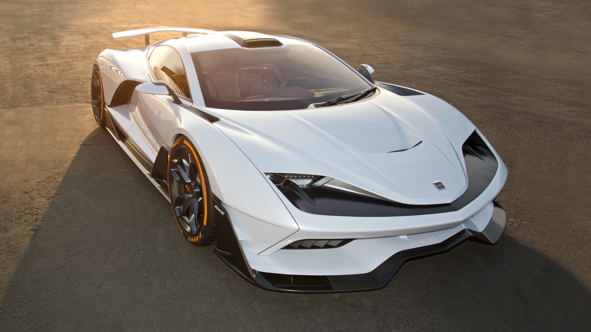 Стильный быстрый белый автомобиль  Aria FXE, 2019