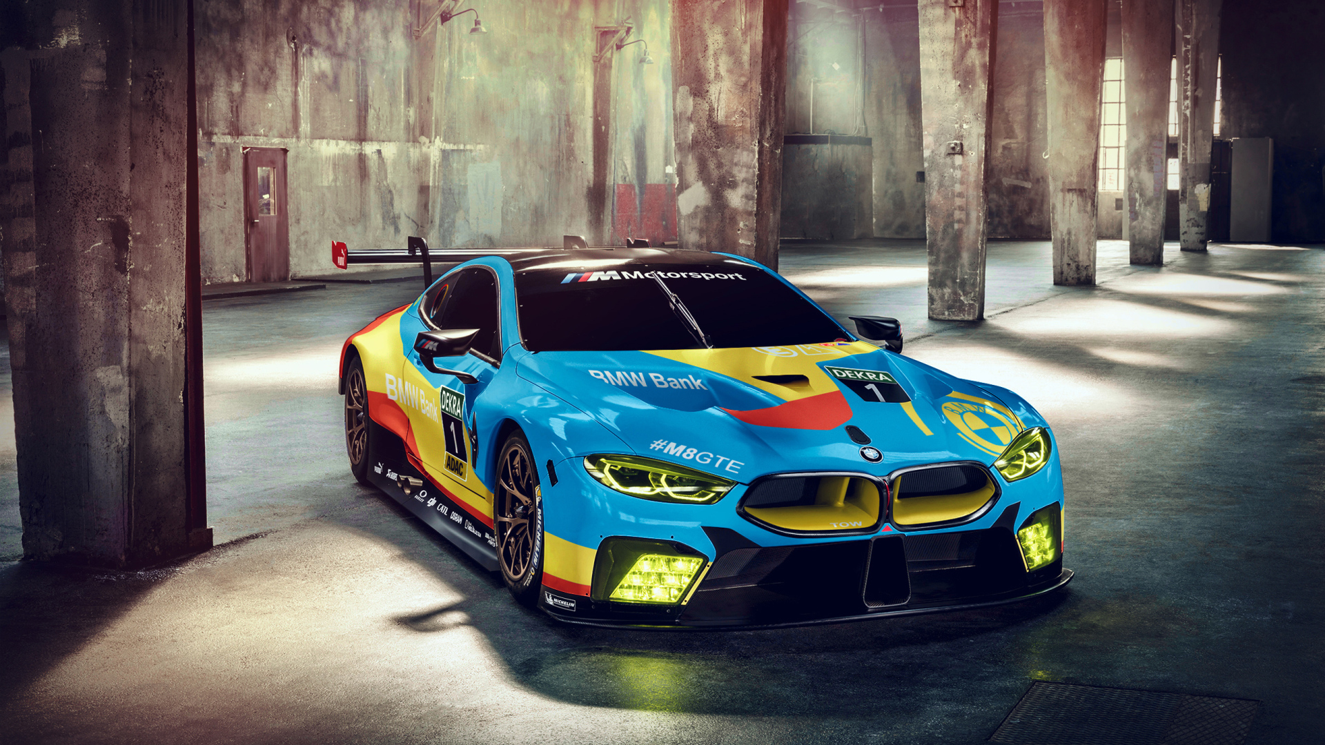 Спортивный автомобиль BMW M8 GTE, 2018