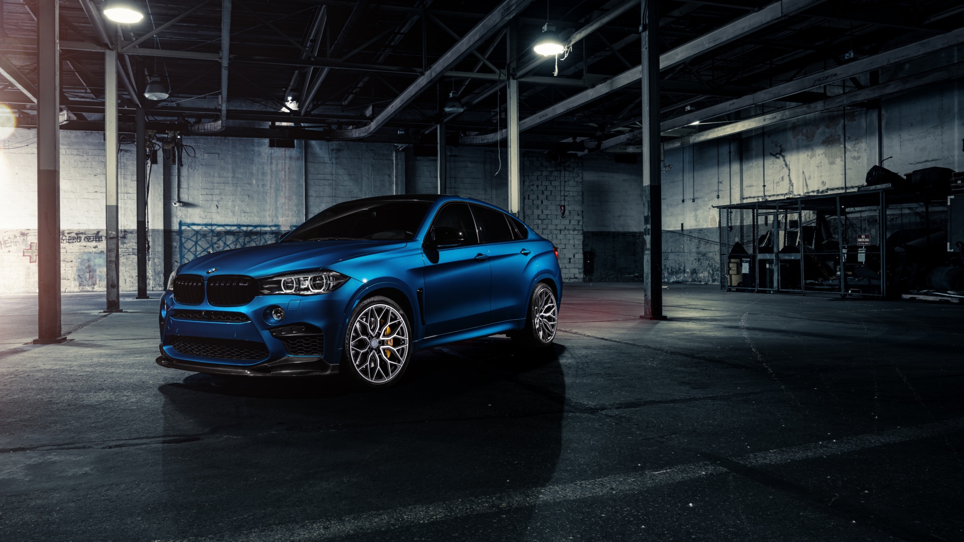 Внедорожник BMW X6 M цвет голубой металлик 