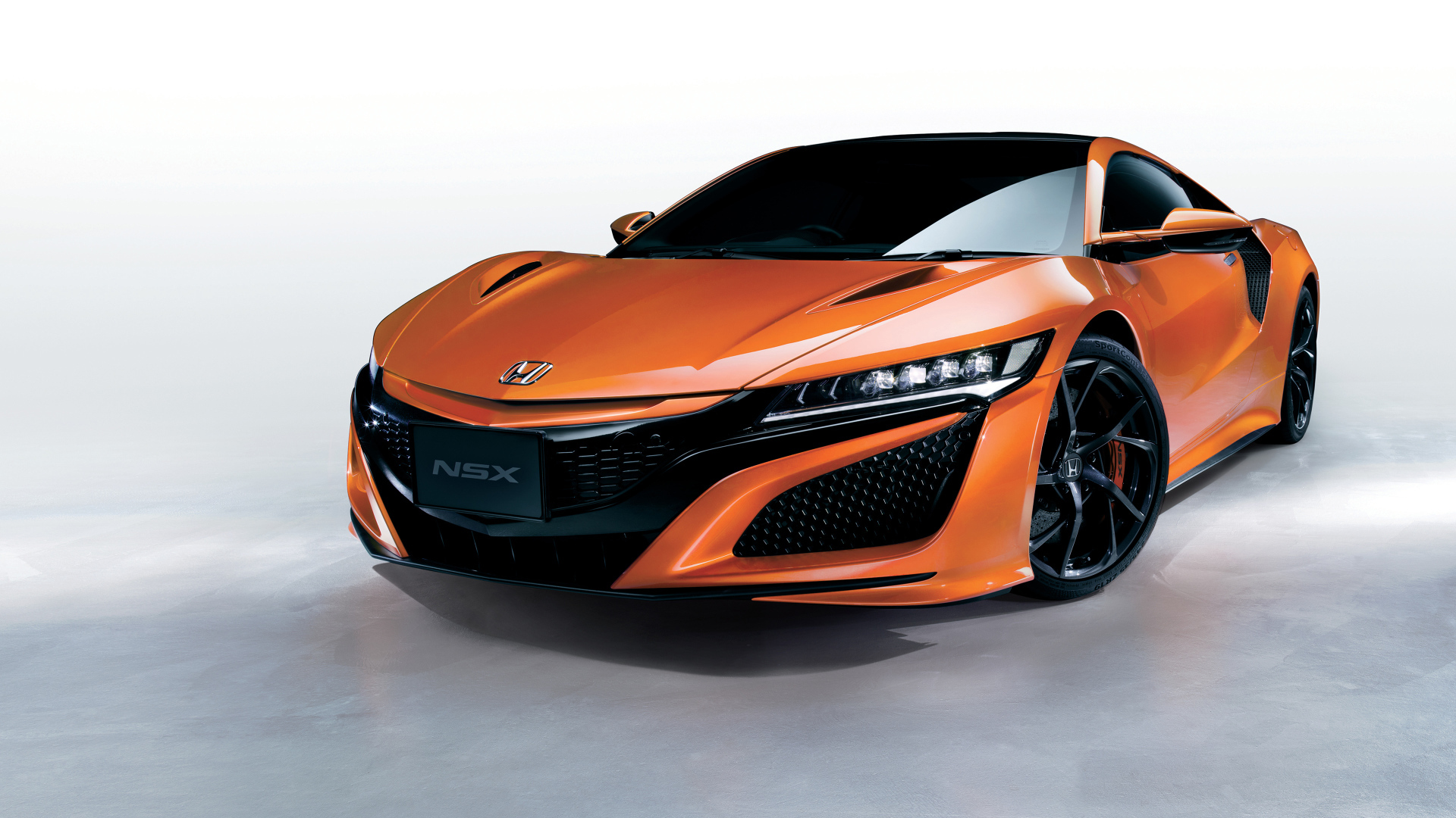 Оранжевый быстрый автомобиль Honda NSX 2018 года