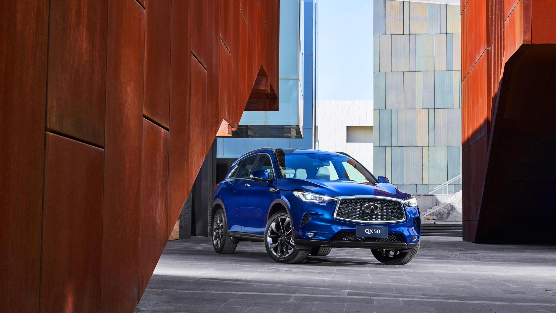 Синий внедорожник Infiniti QX50, 2018 года