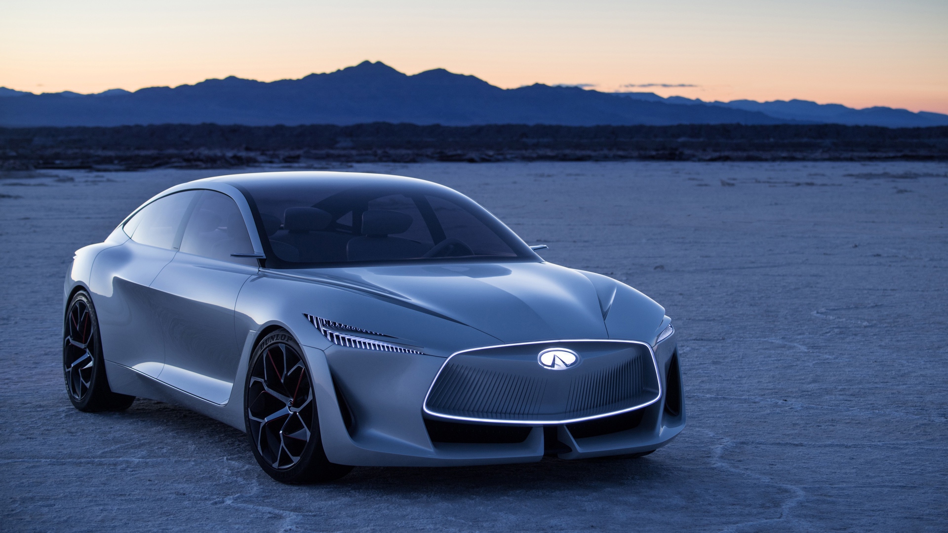 Автомобиль Infiniti Q Inspiration Concept, 2018 на закате