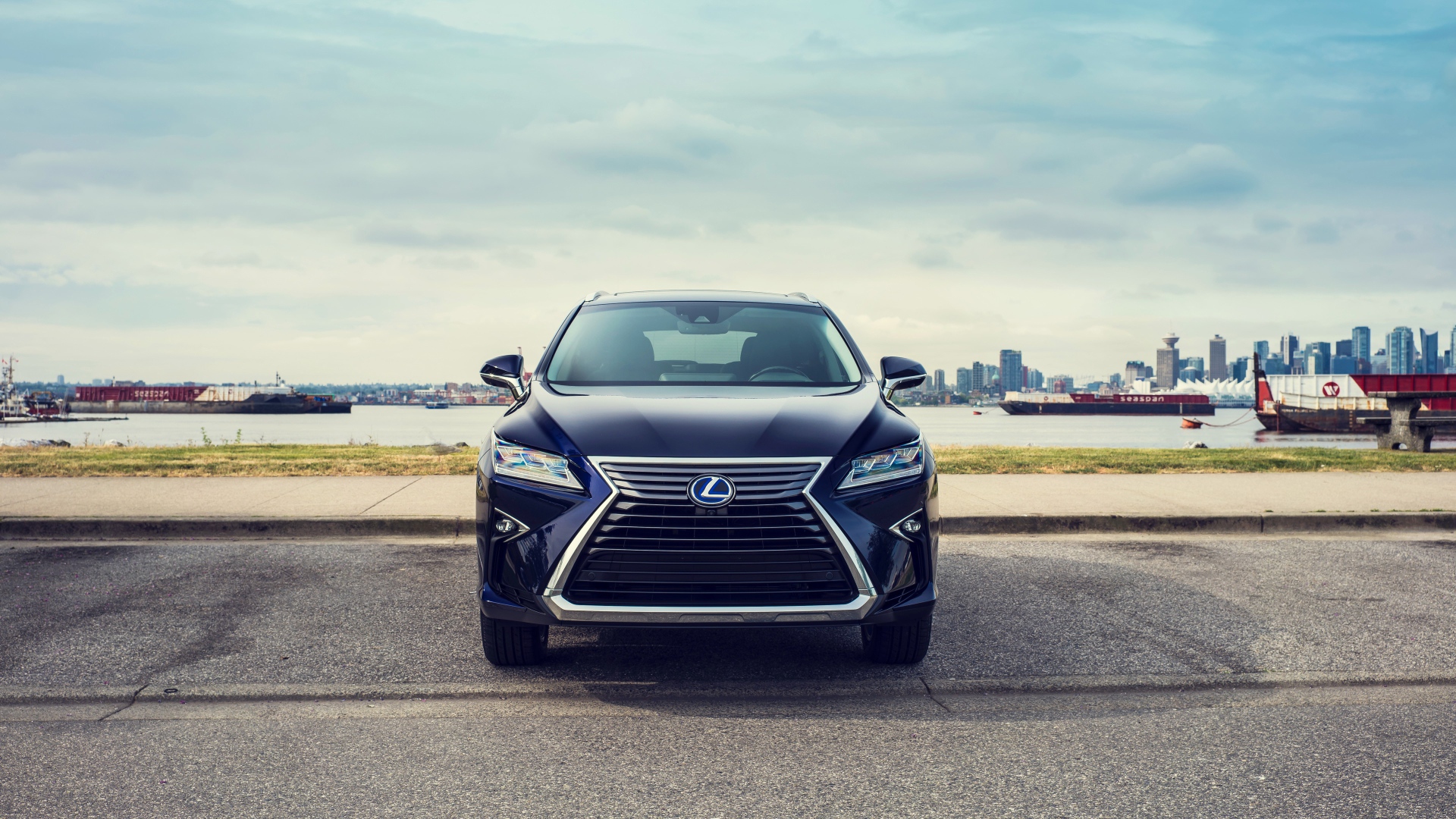 Черный автомобиль Lexus RX 450hL, 2018 года