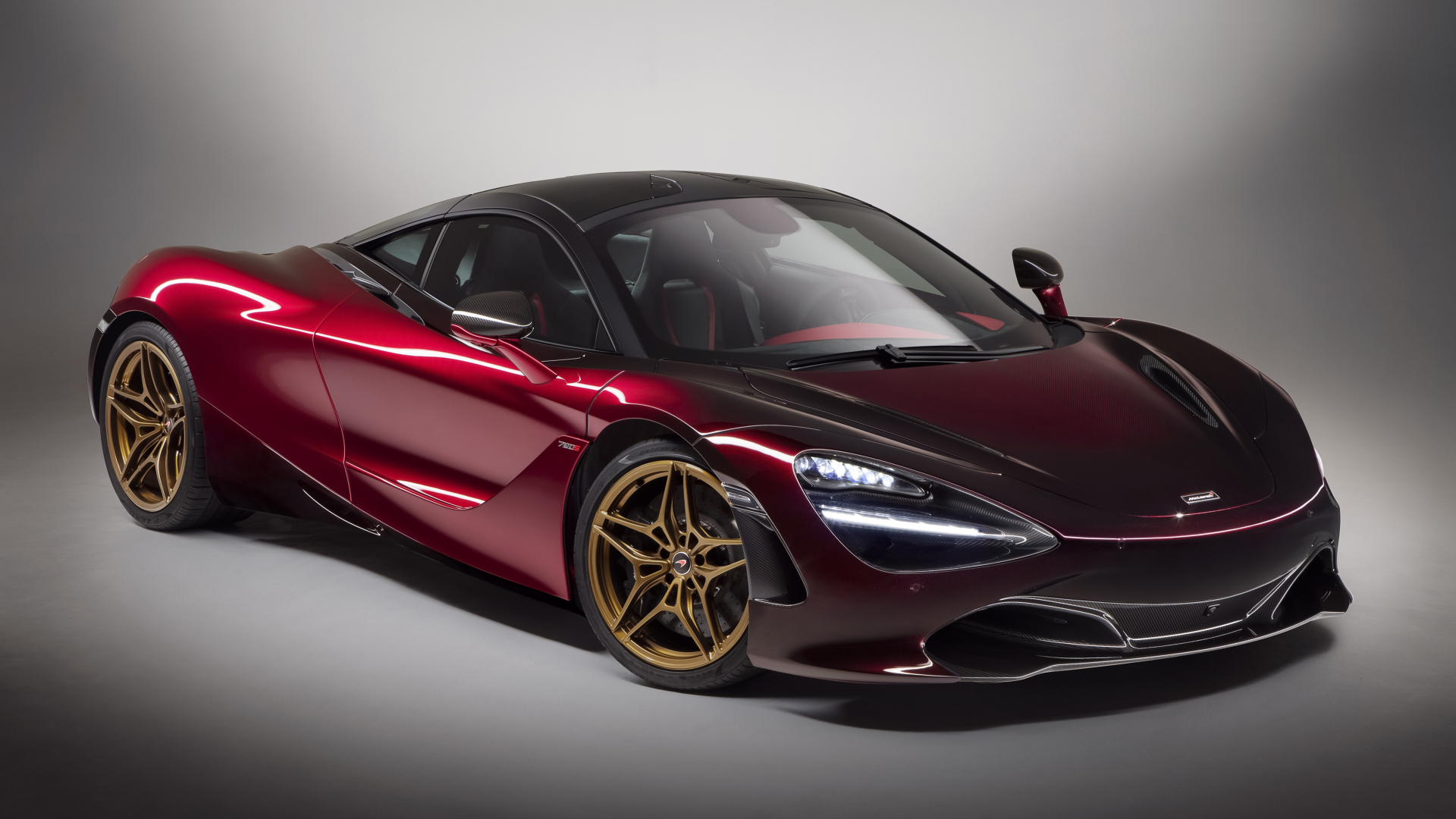 Бордовый автомобиль McLaren 720S, 2018