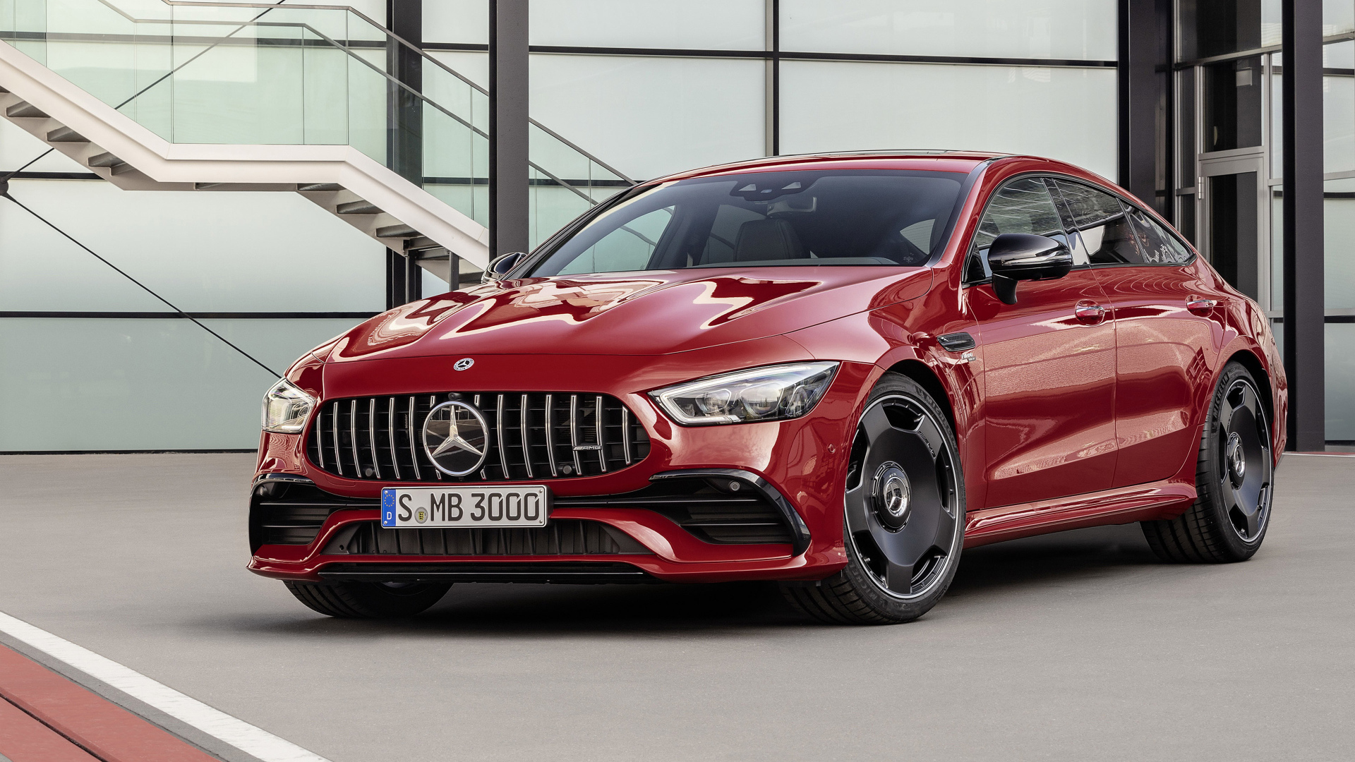 Бордовый автомобиль Mercedes AMG GT43 2019 года