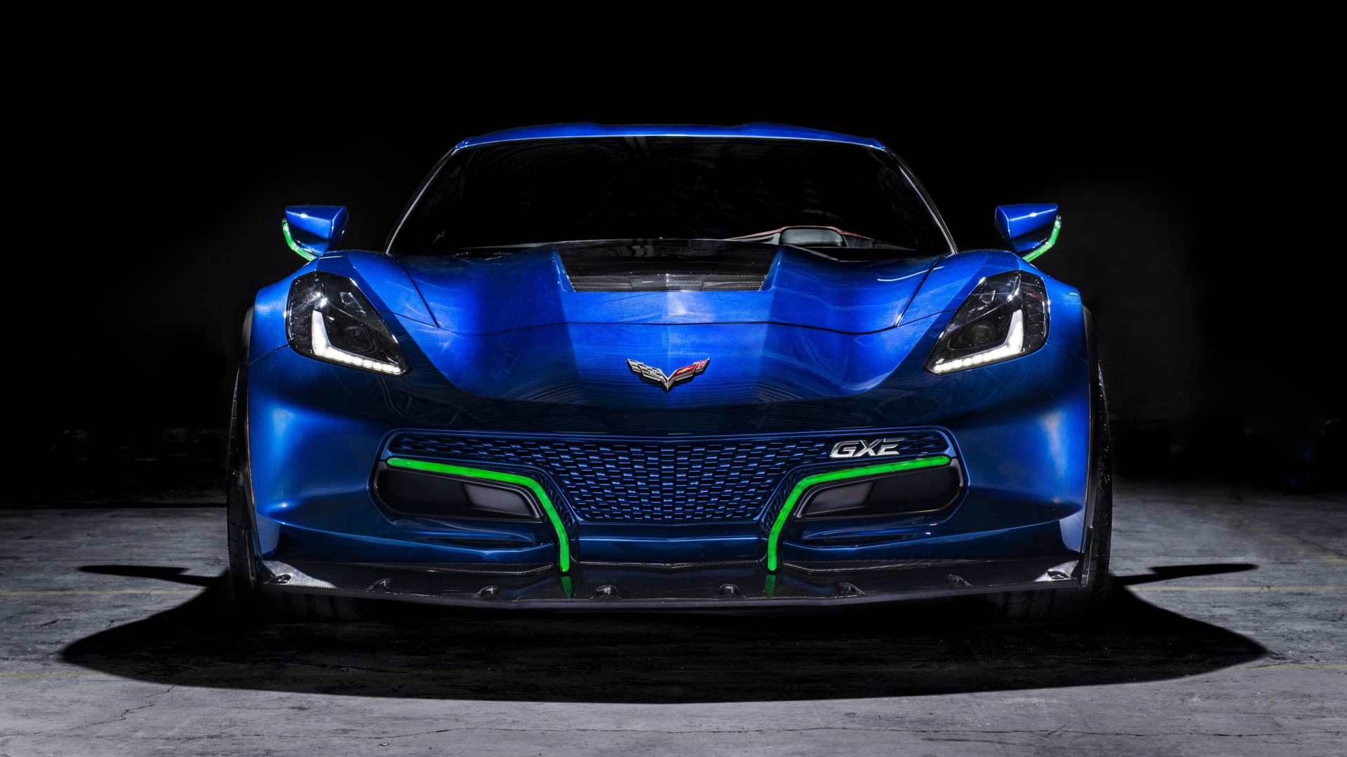Синий спортивный автомобиль Corvette Genovation GXE, вид спереди