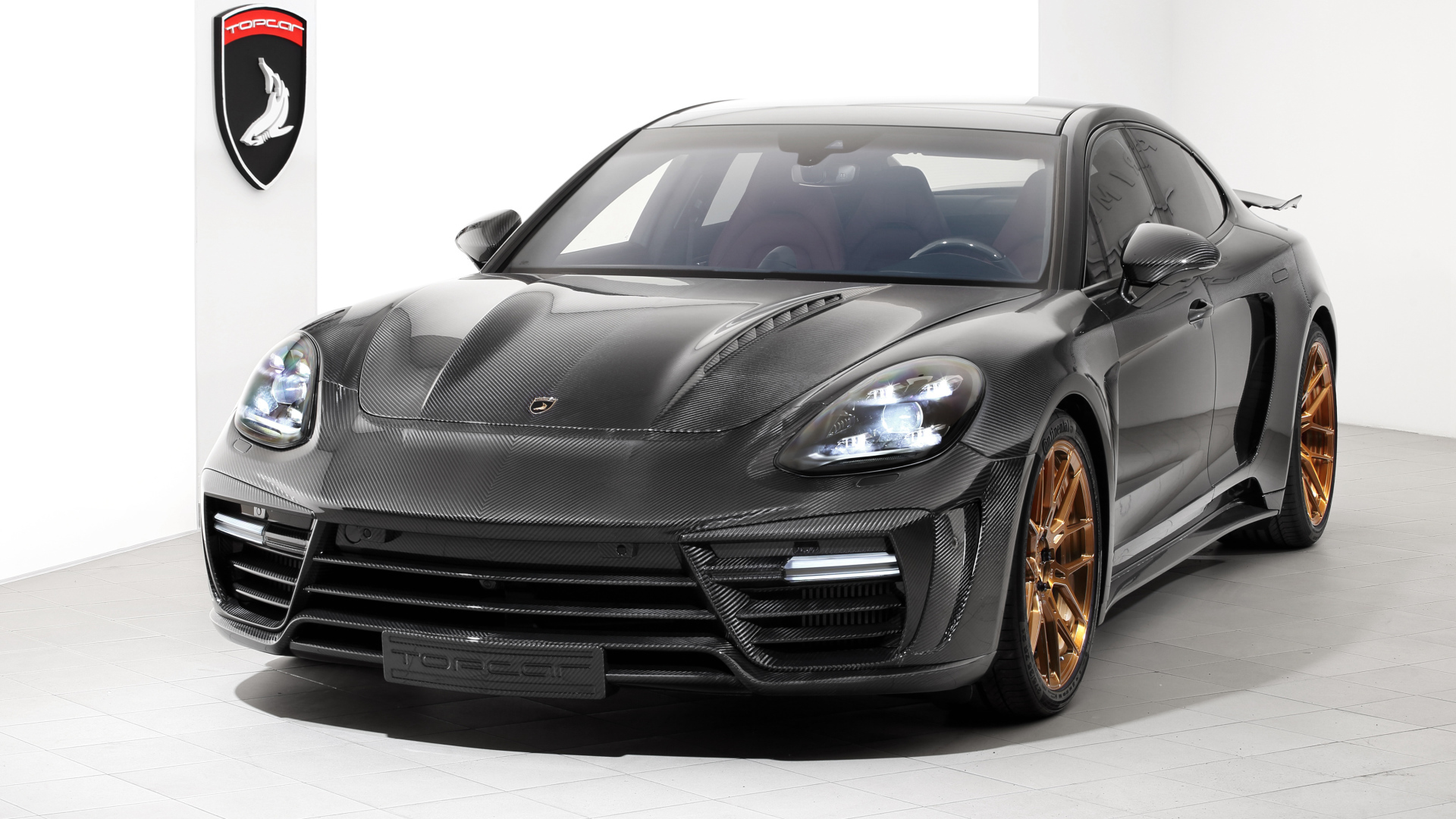 Черный автомобиль  Porsche Panamera Stingray GTR Carbon, 2018