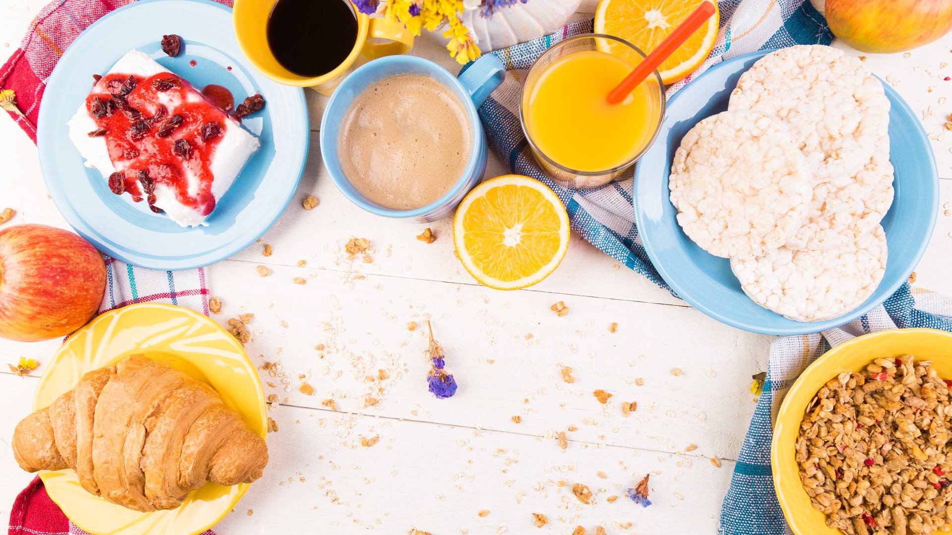 Аппетитный завтрак на столе