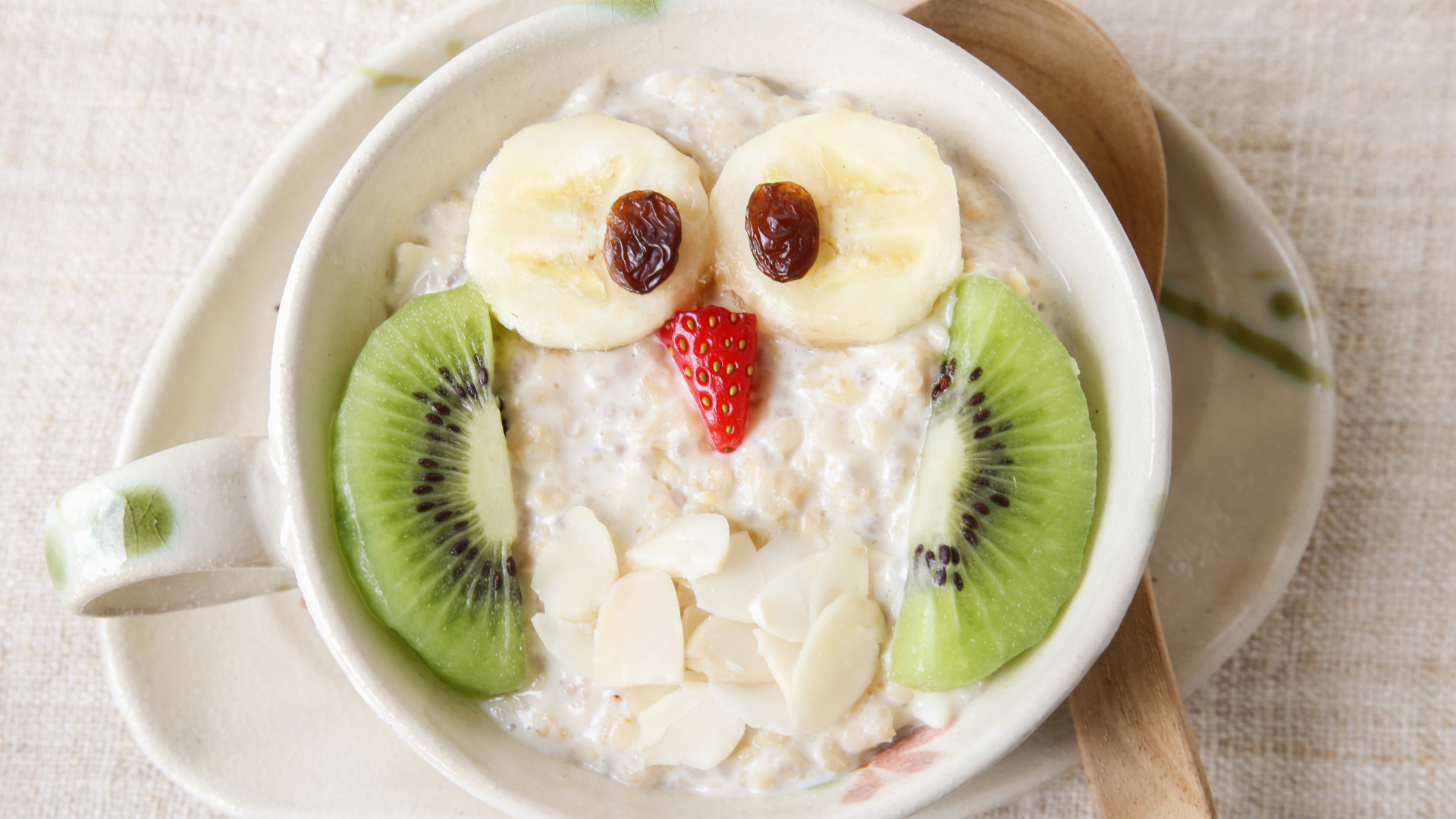 Креативное украшение детского завтрака в виде совы