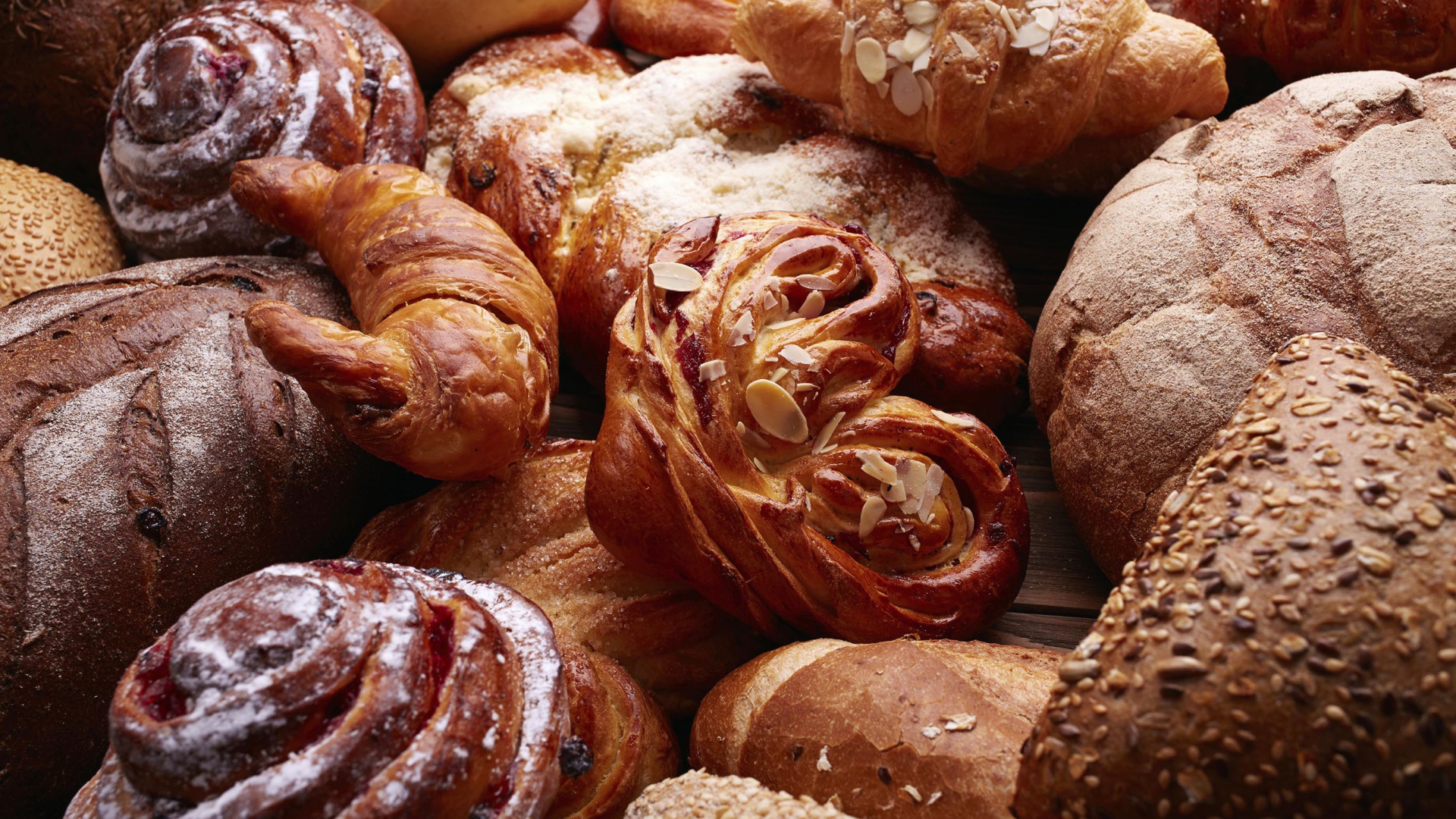 Свежая аппетитная выпечка крупным планом