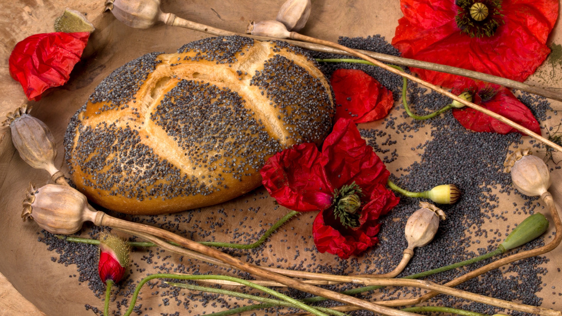 Свежий хлеб с маком 