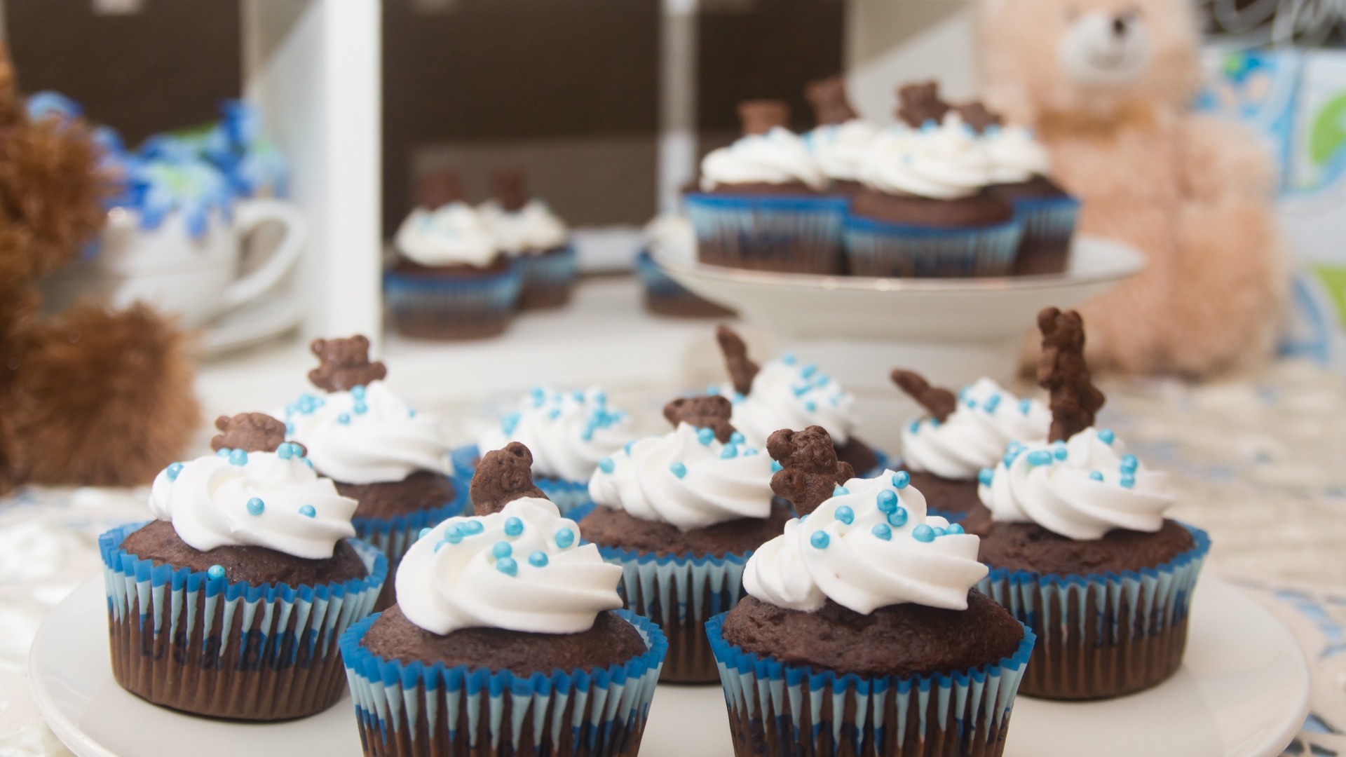 Шоколадные маффины с кремом