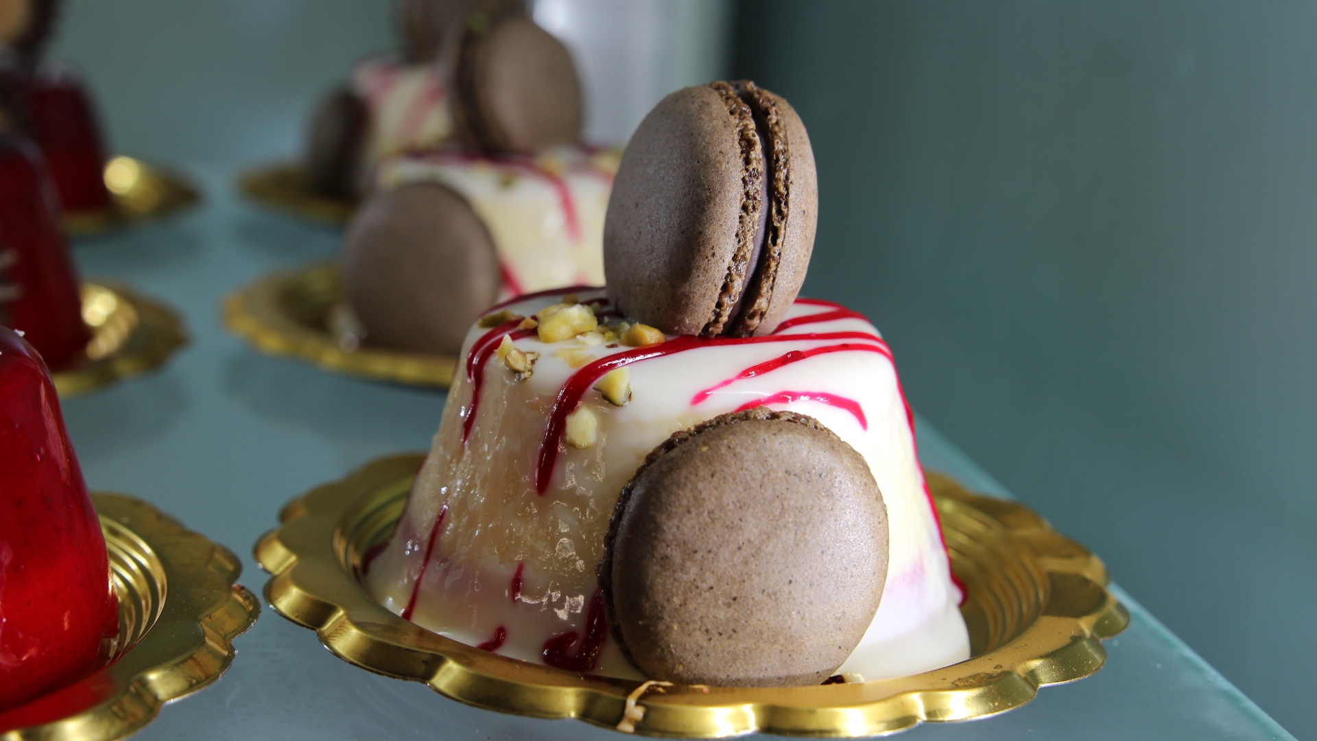 Десерт желе с печеньем макарун 