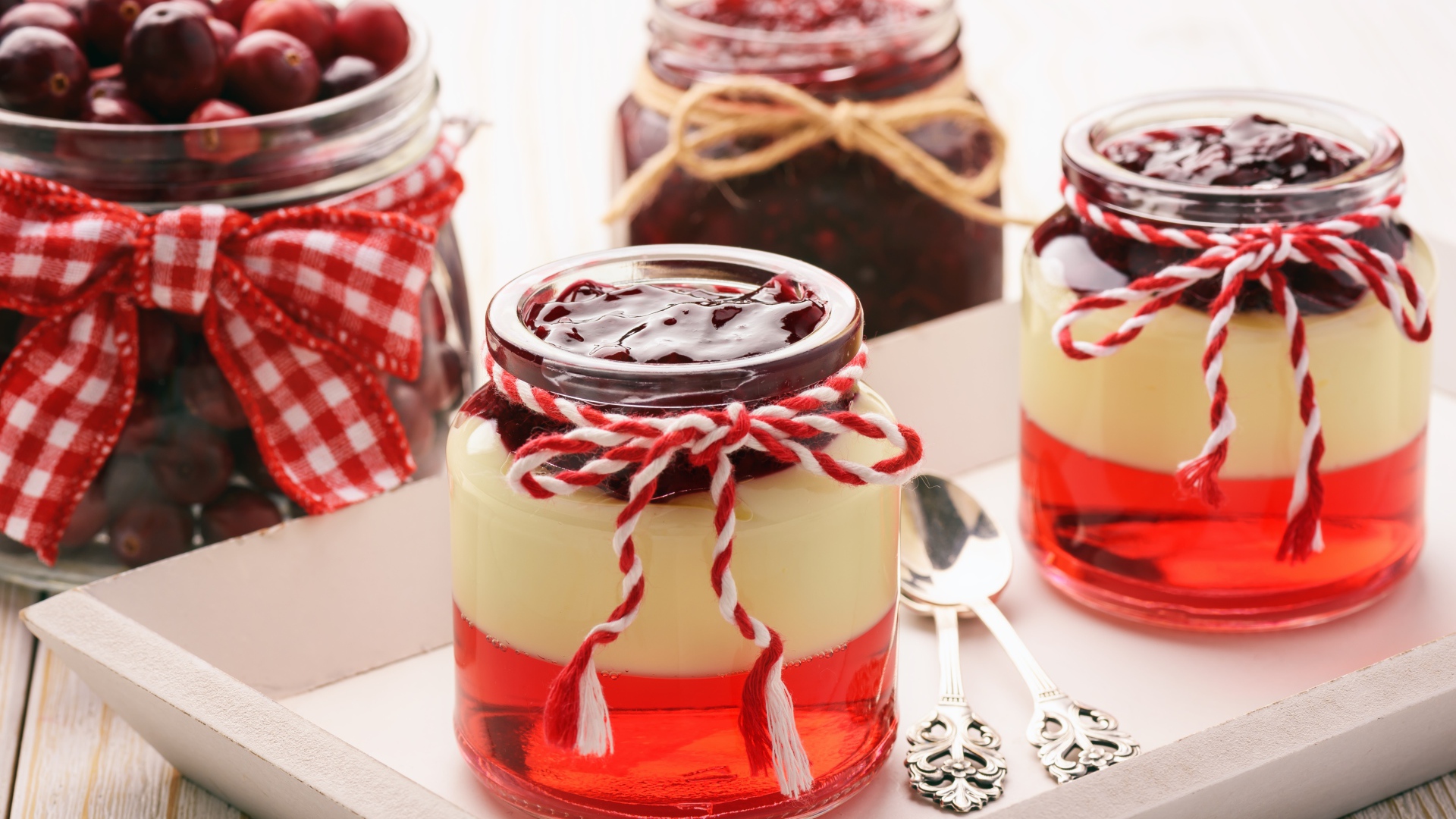 Желе в баночках с клюквенным джемом 