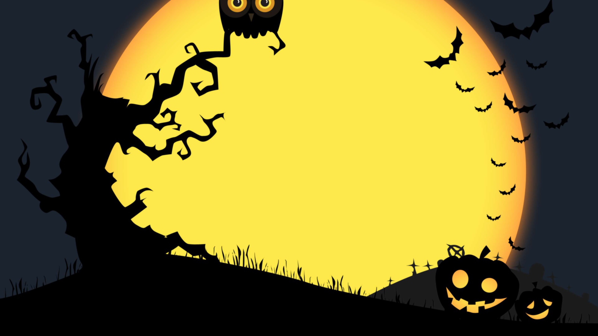 Дерево с совой и злобными тыквами на фоне луны на Хэллоуин
