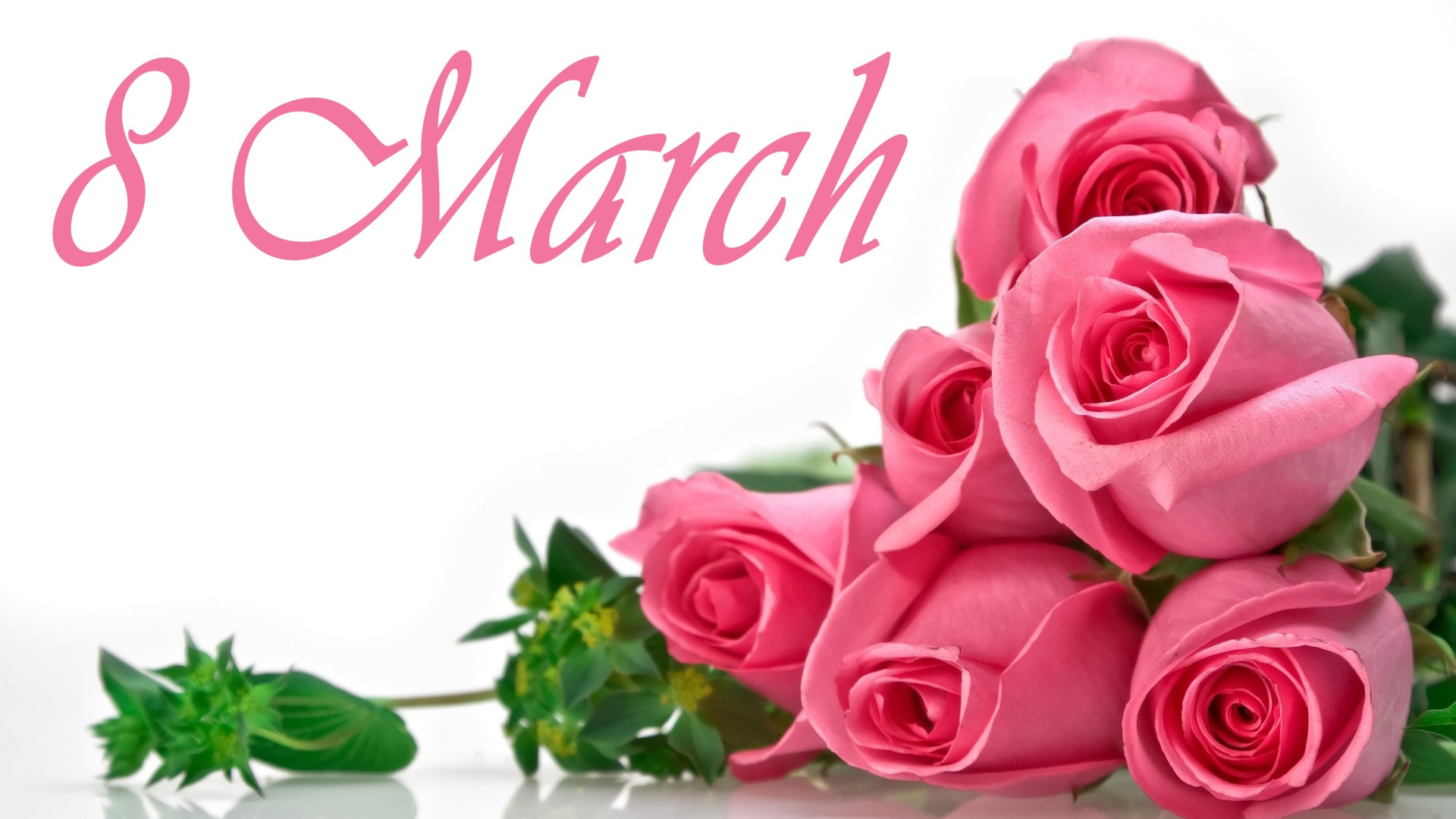 Букет розовых роз на белом фоне на 8 марта