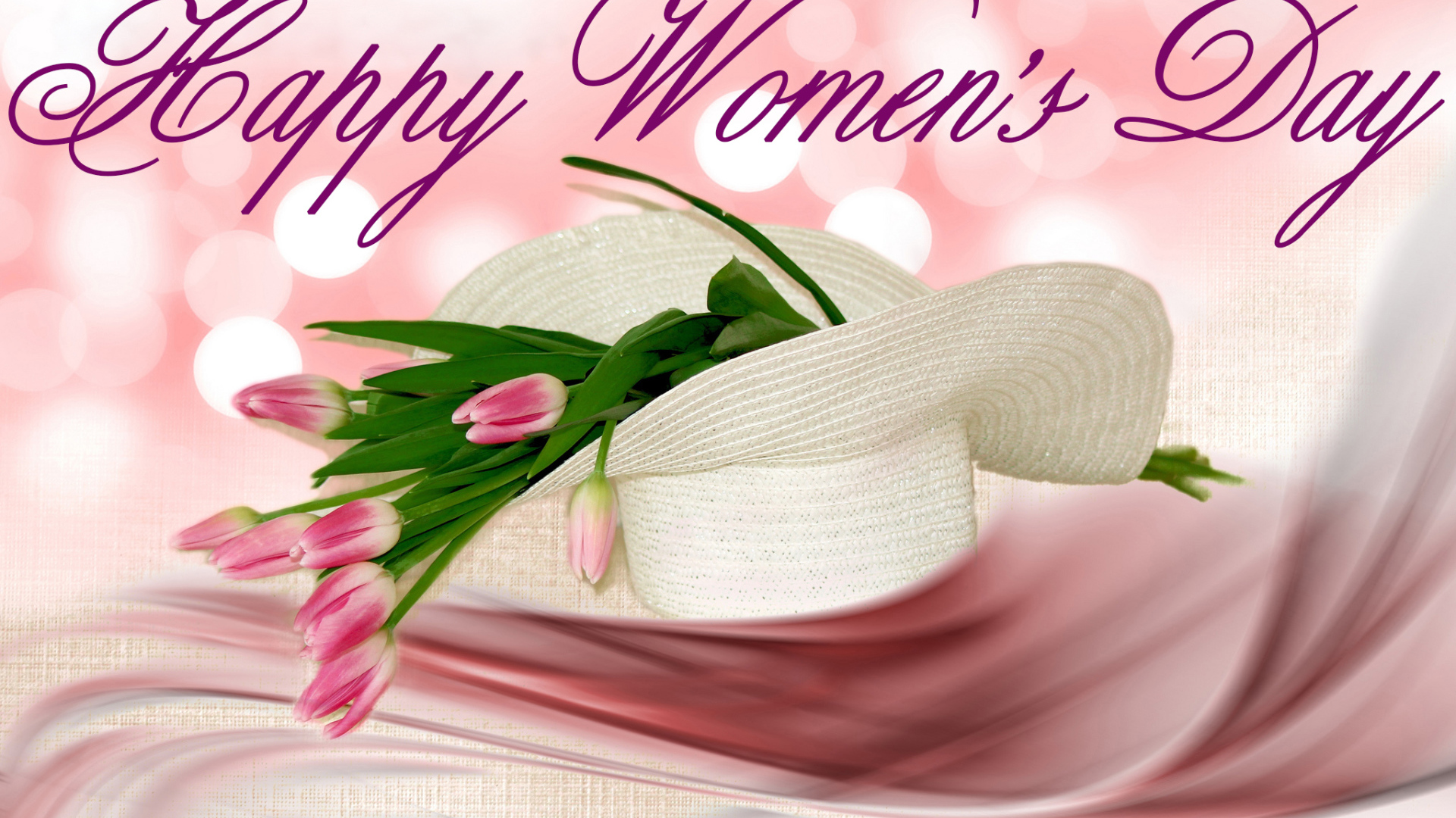 Белая шляпа с розовыми тюльпанами на Международный женский день 8 марта