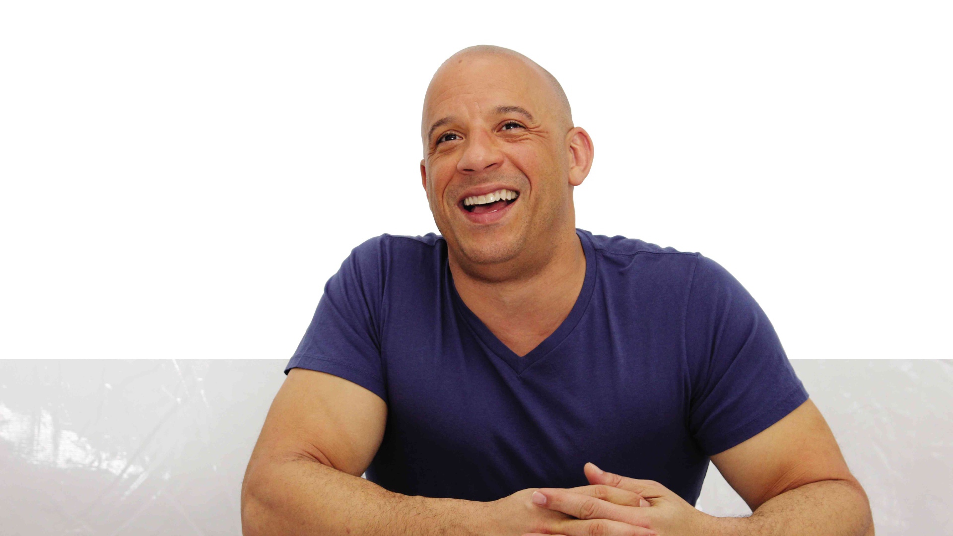 Улыбающийся популярный актер Вин Дизель