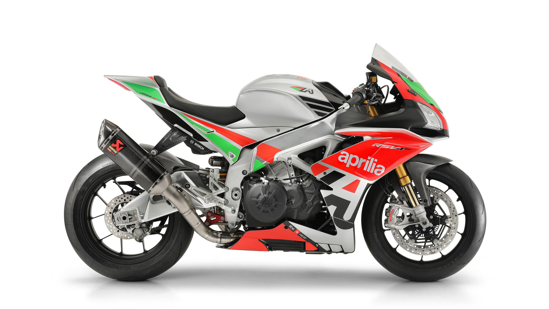 Мотоцикл Aprilia RSV4, 2018 на белом фоне