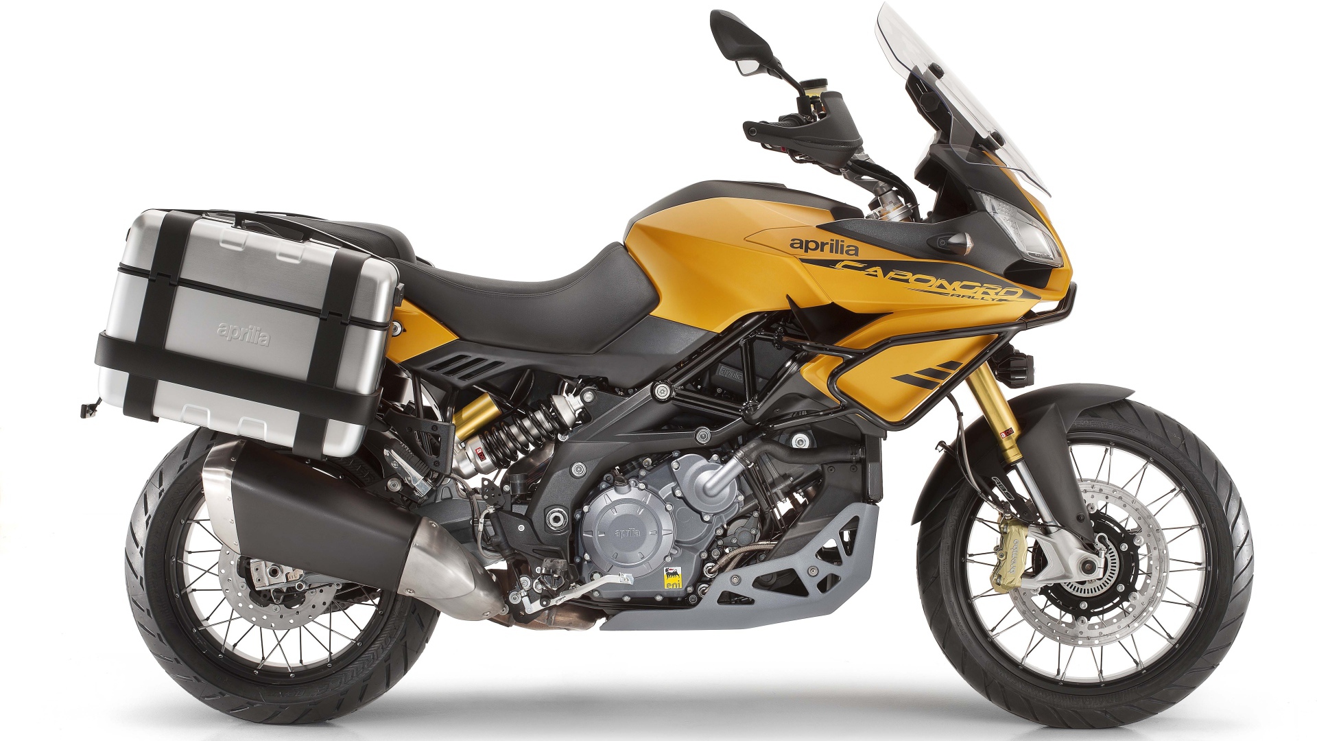 Мотоцикл Aprilia на белом фоне