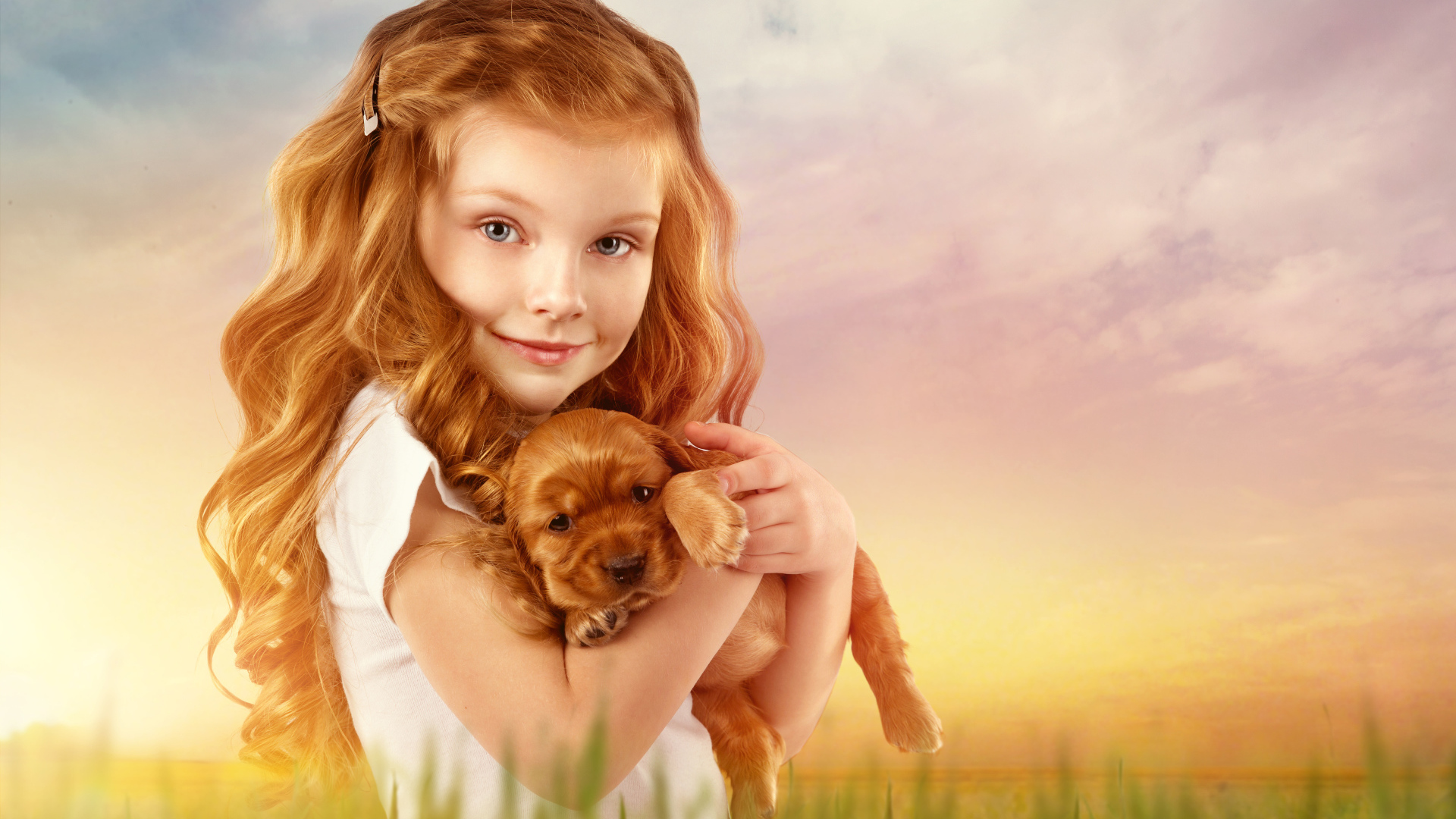 Красивая рыжеволосая девочка со щенком