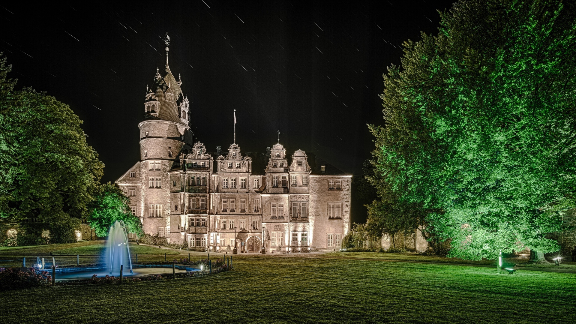 Резиденция Герцогского замка Детмольд в Северном Рейне-Вестфалии ночью, Германия