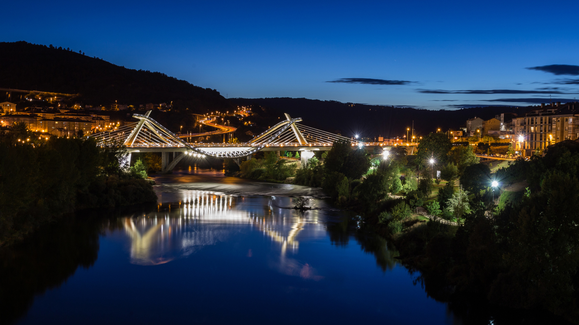 Ночной мост над рекой, Испания