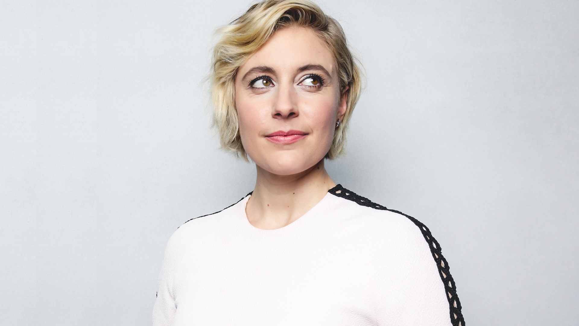 Актриса Грета Гервиг фото на сером фоне