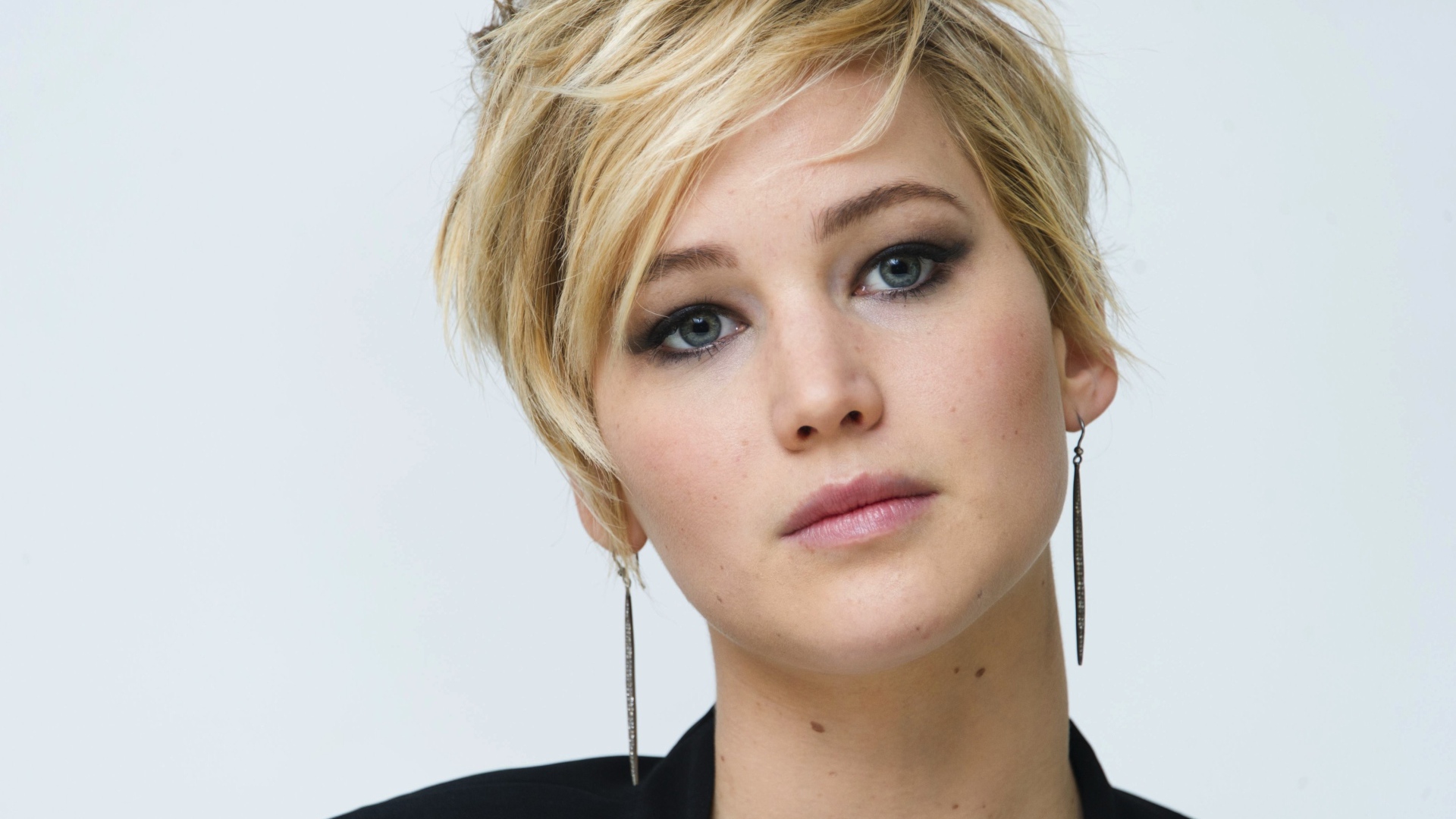 Actress Jennifer Lawrence with a short haircut
