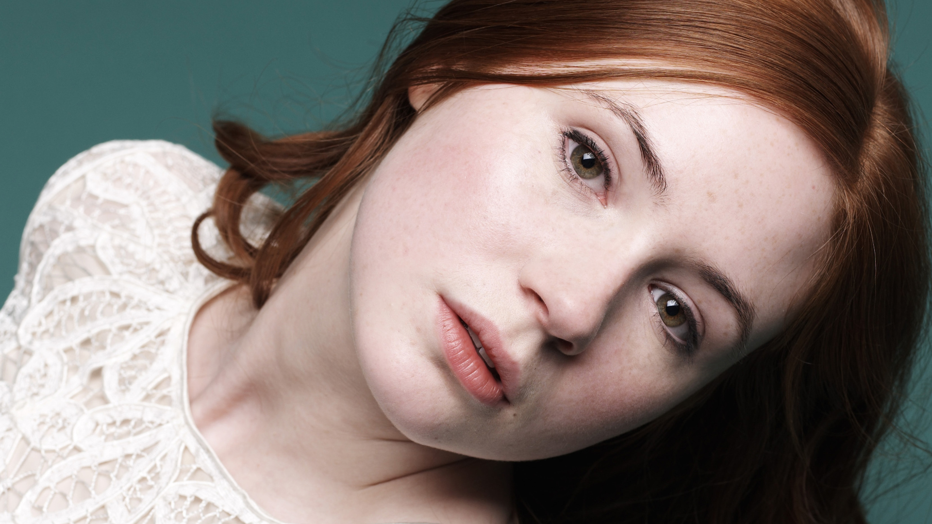 Актриса Карен Гиллан фото крупным планом