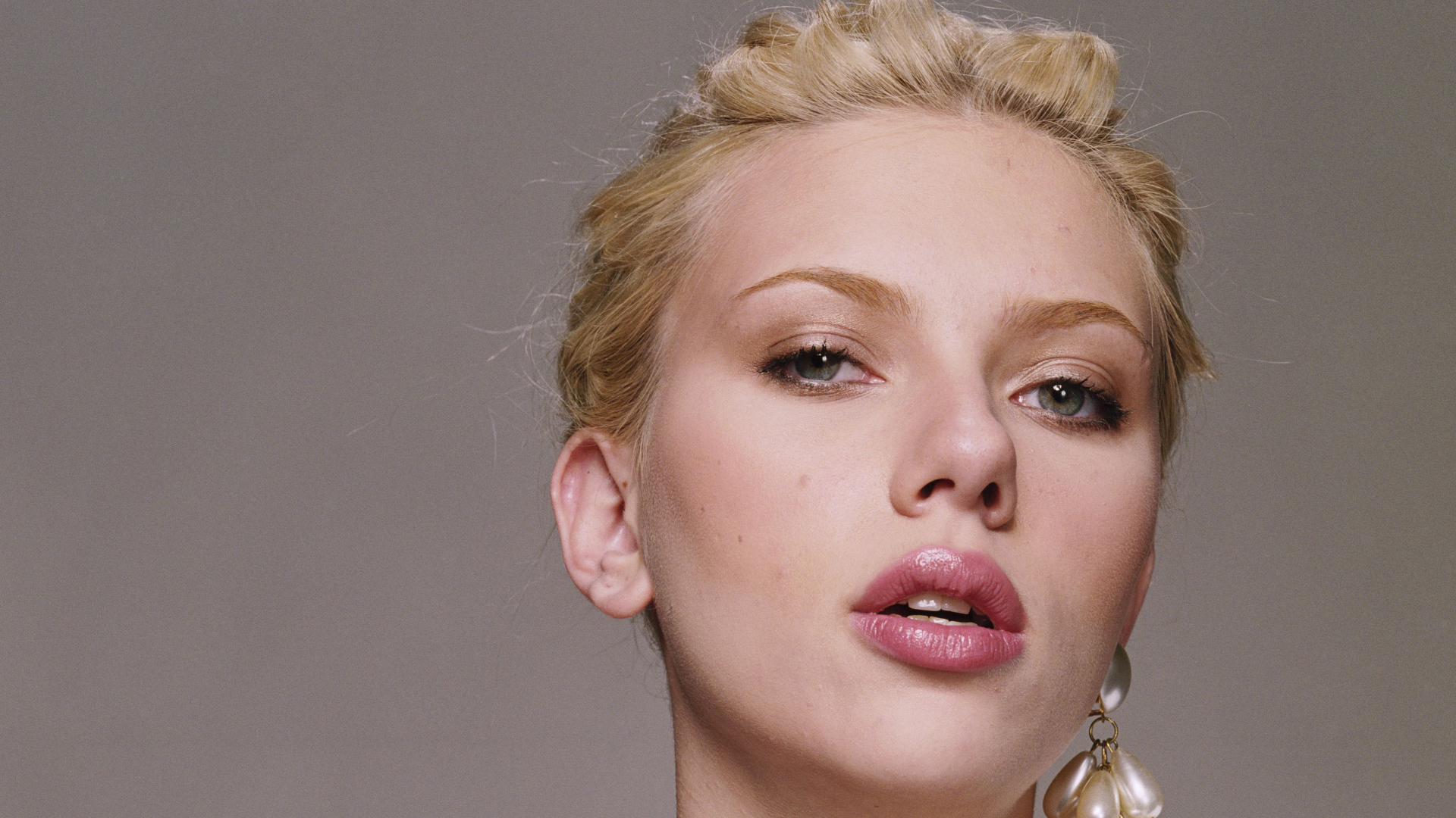 Красивая блондинка, актриса Скарлетт Йоханссон