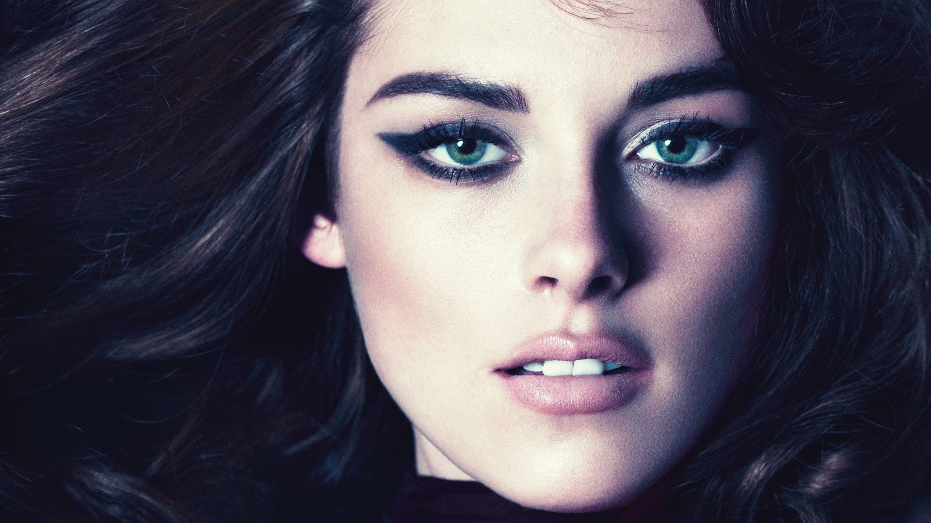 Красивая зеленоглазая актриса Кристен Стюарт фото крупным планом