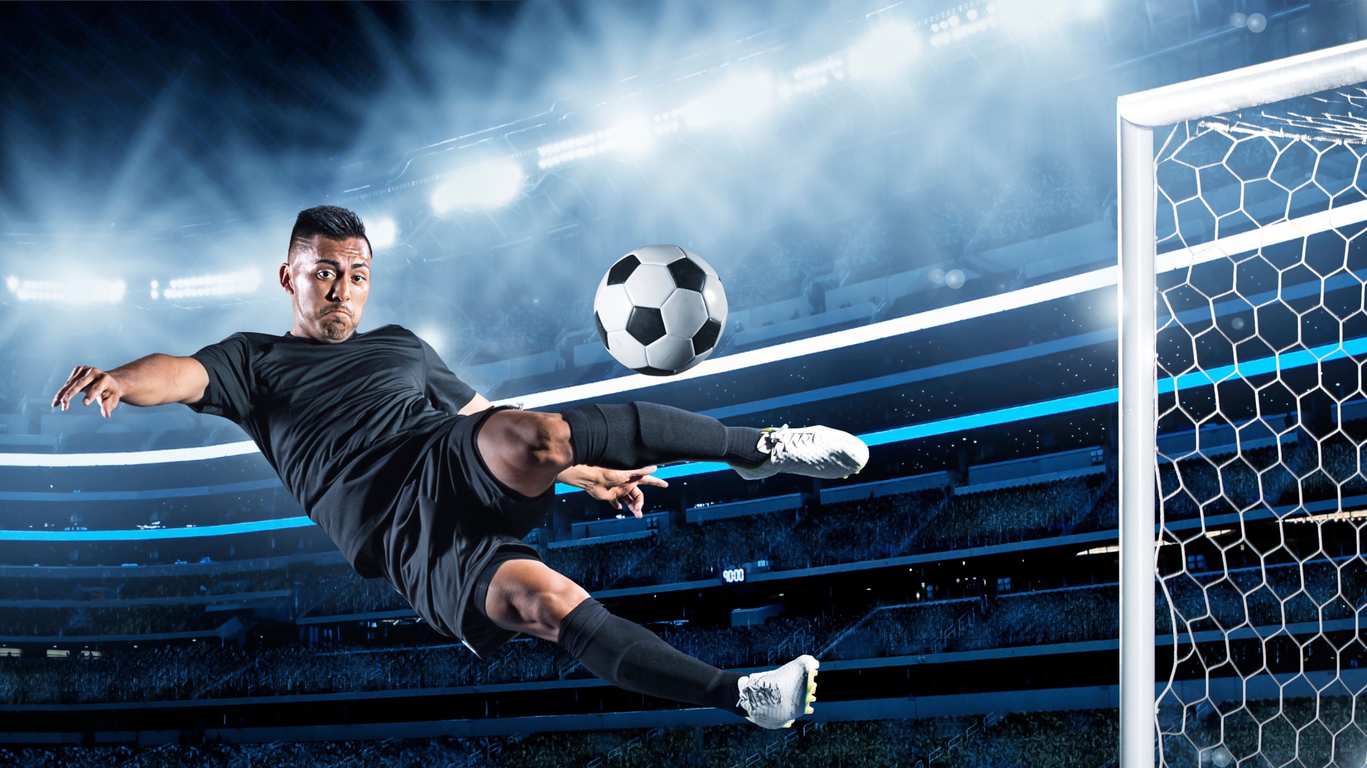 Футболист отбивает мяч в воротах