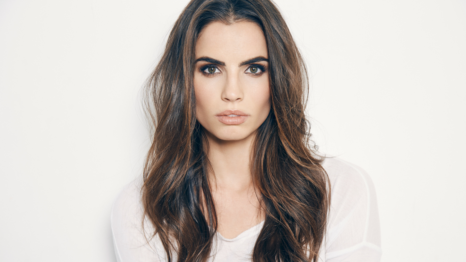 Длинноволосая американская актриса Хилти Боуэн