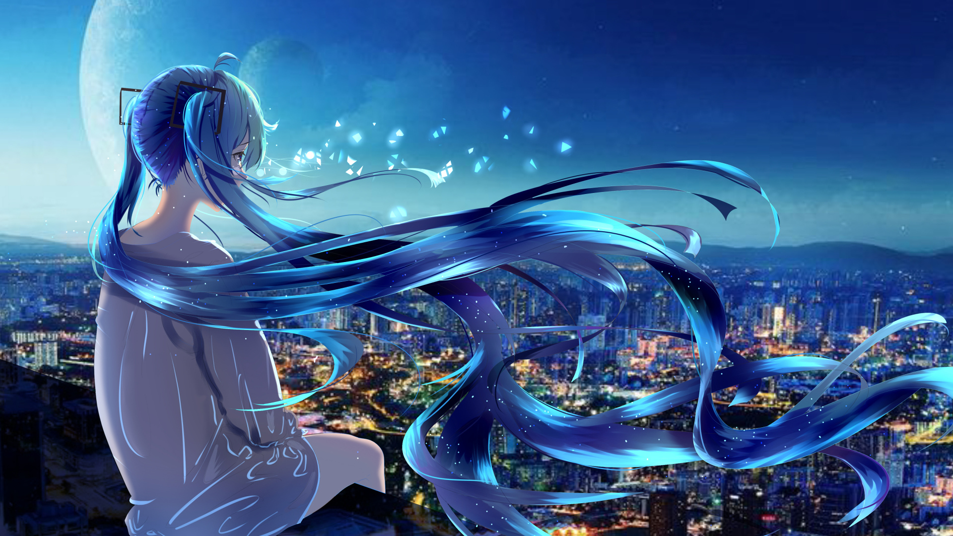 Девушка аниме с длинными голубыми волосами сидит на крыше