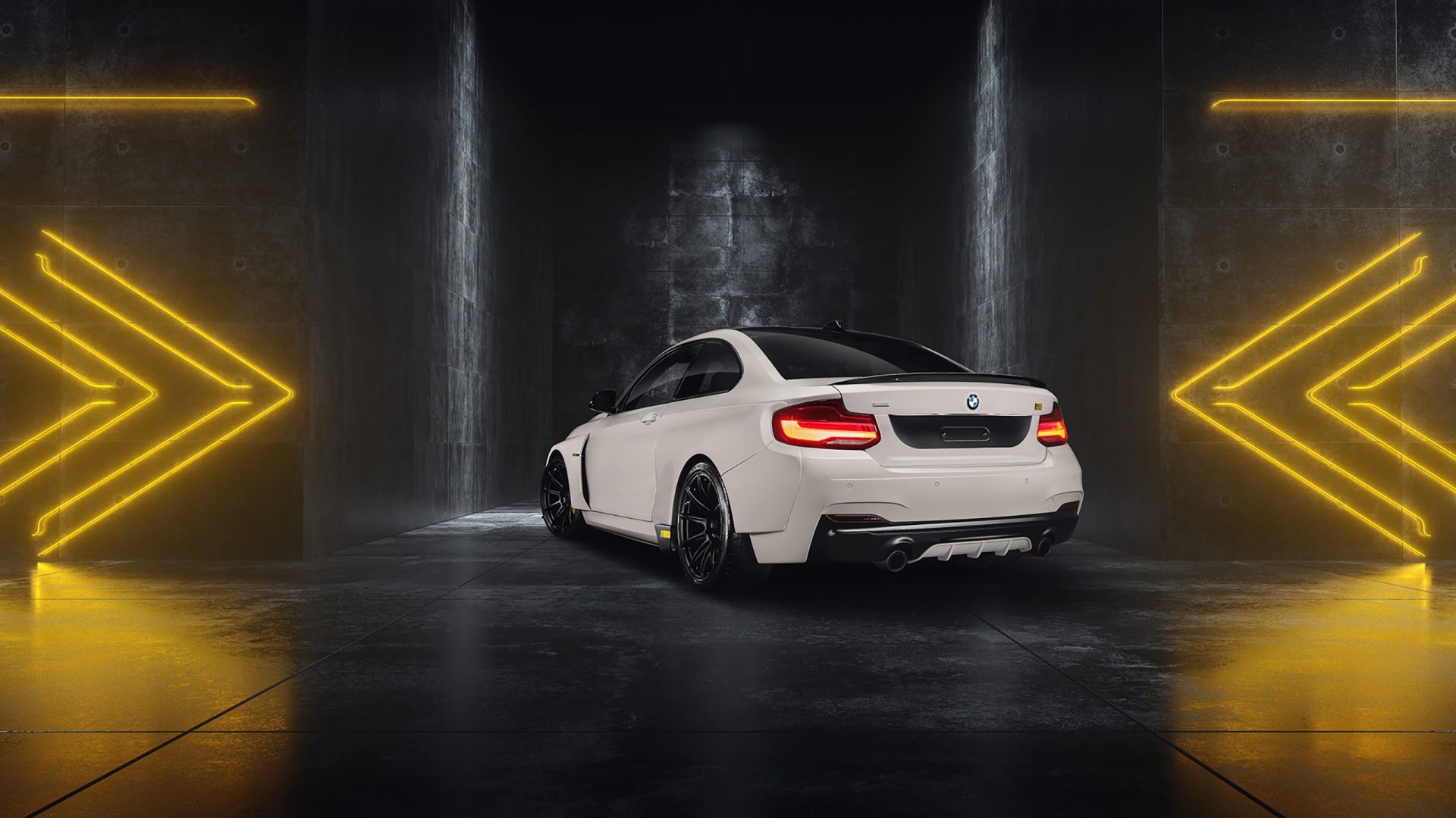 Белый BMW ICON03, 2019 года вид сзади