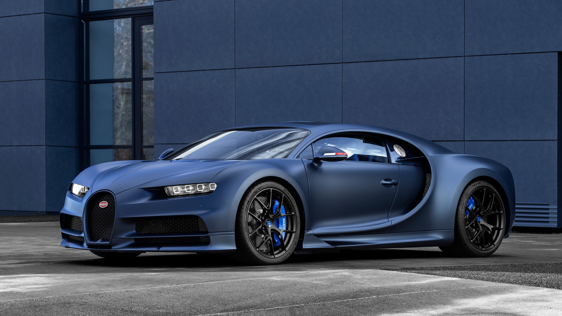 Спортивный автомобиль Bugatti Chiron 2019 года