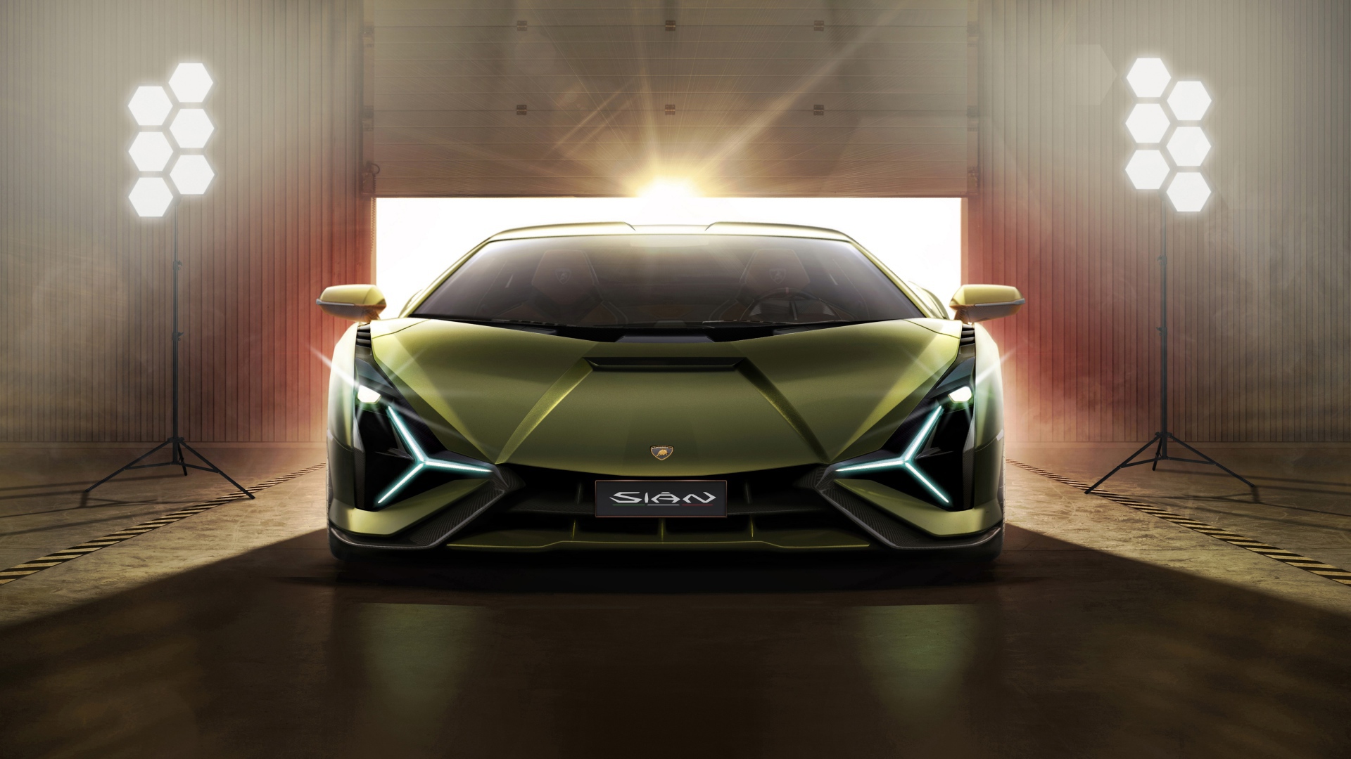 Автомобиль Lamborghini Sian 2019 года в свете софитов