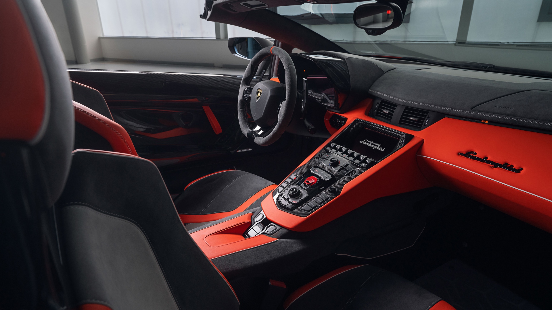 Салон автомобиля Lamborghini Aventador SVJ 63 Roadster 2020 года