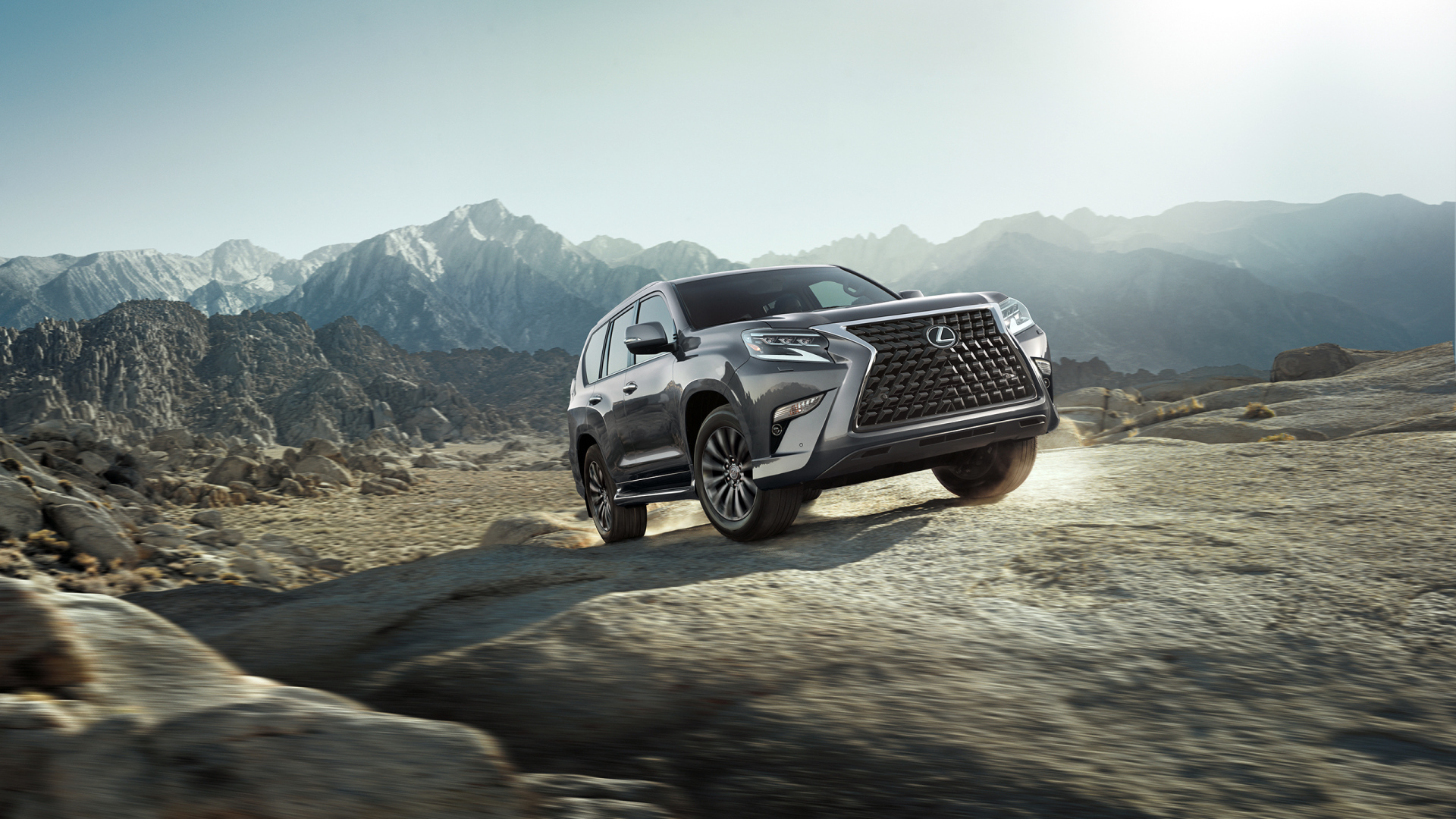 Внедорожник Lexus GX 460, 2020 года в горах 