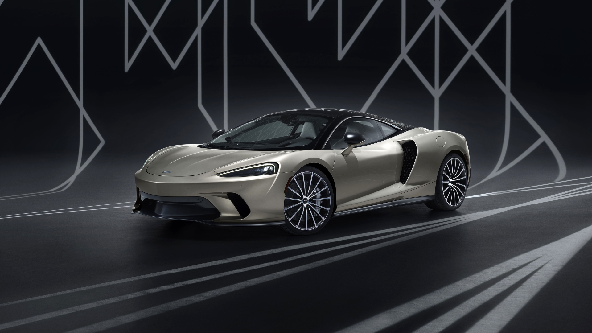 Спортивный автомобиль McLaren GT By MSO 2019 года